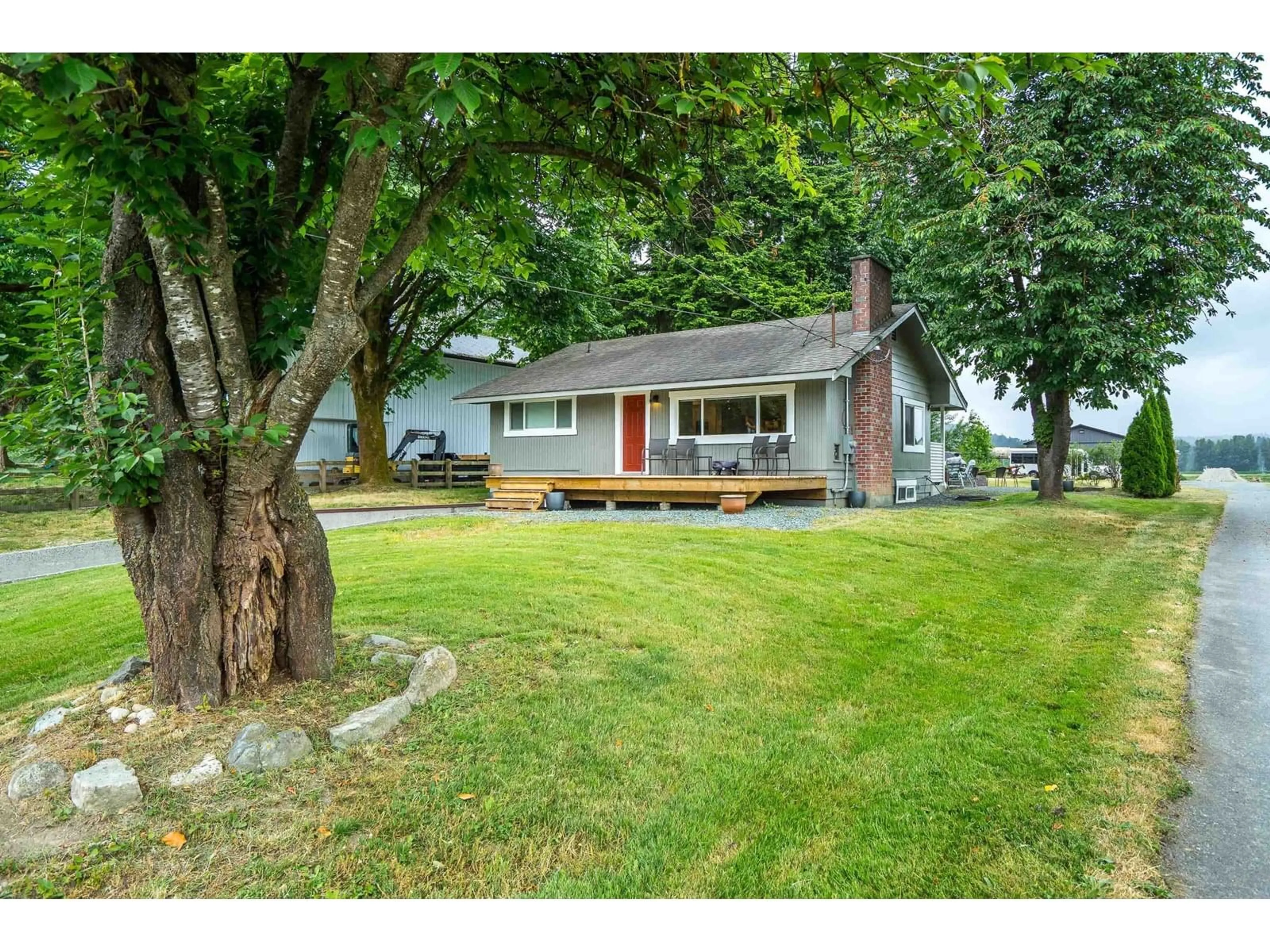 A pic from outside/outdoor area/front of a property/back of a property/a pic from drone, street for 27607 GRAY, Abbotsford British Columbia V4X2G8