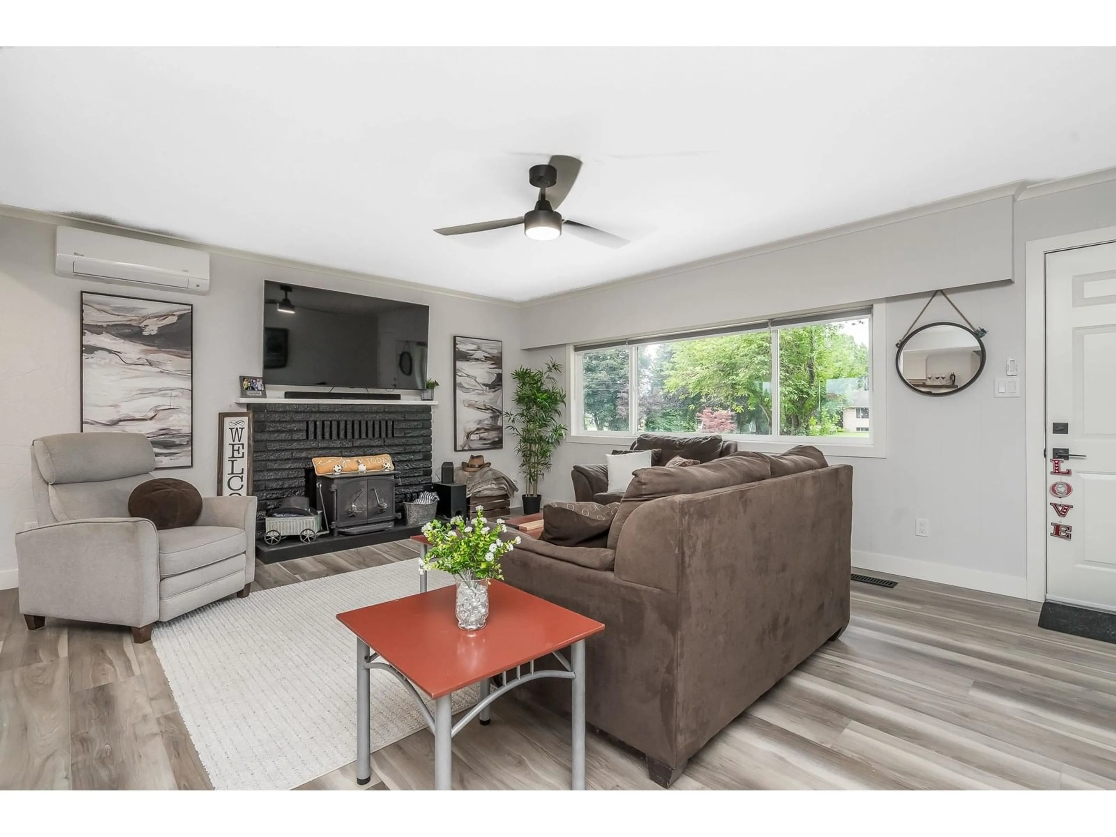 Living room with furniture, unknown for 27607 GRAY, Abbotsford British Columbia V4X2G8