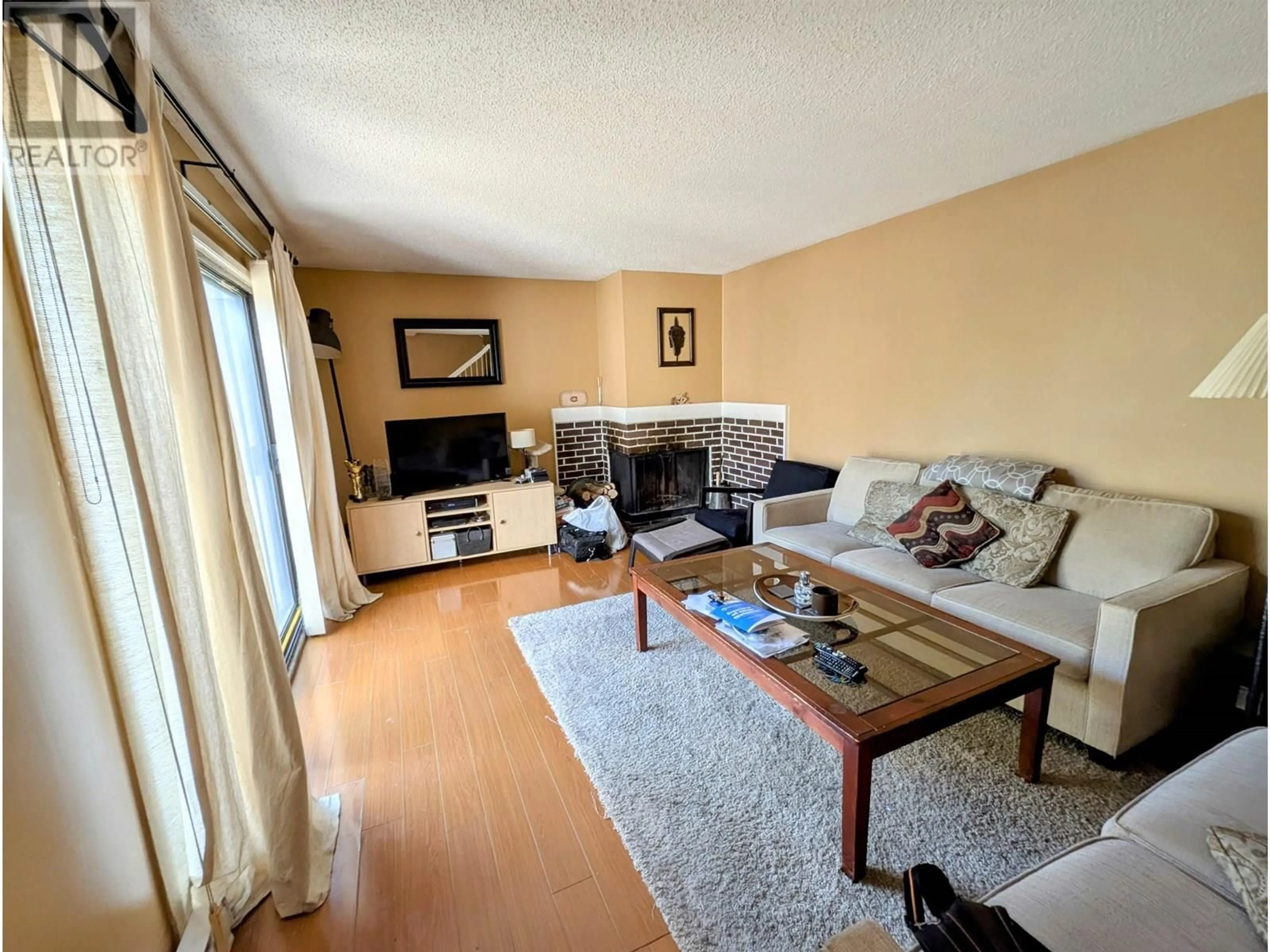 Living room with furniture, wood/laminate floor for 129 - 5421 10 AVENUE, Delta British Columbia V4M3T9