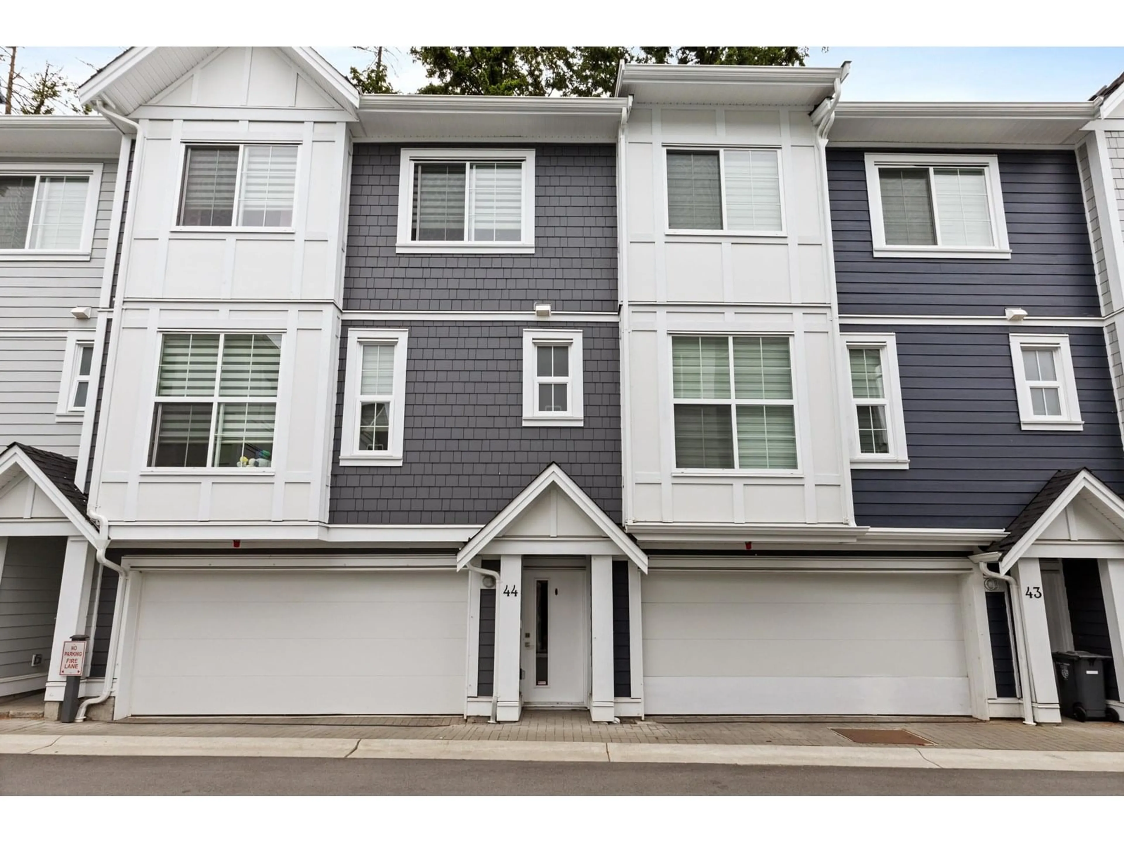 Home with vinyl exterior material, street for 44 - 20321 80, Langley British Columbia V2Y3S3