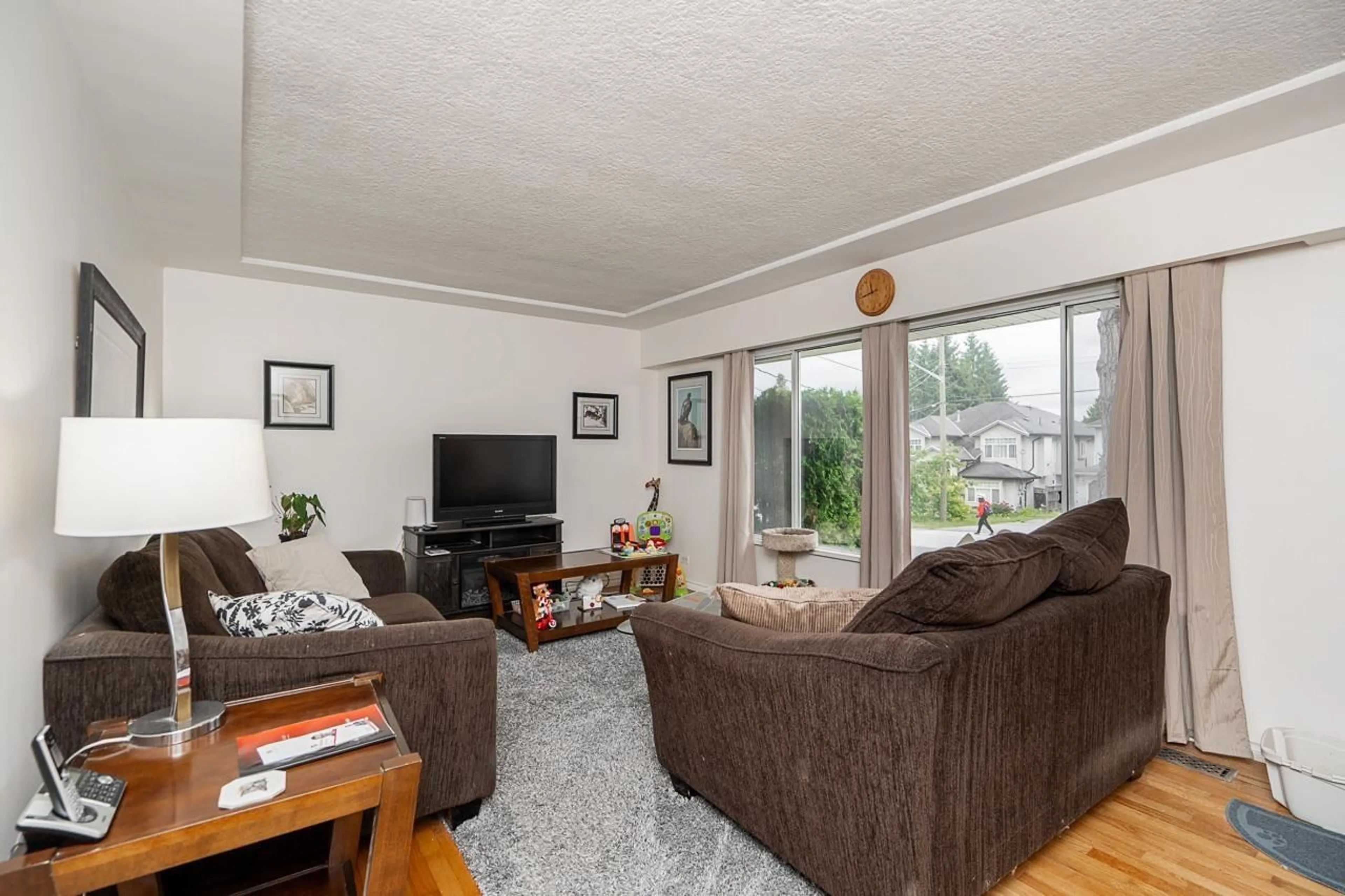 Living room with furniture, unknown for 11031 131A, Surrey British Columbia V3S3S1
