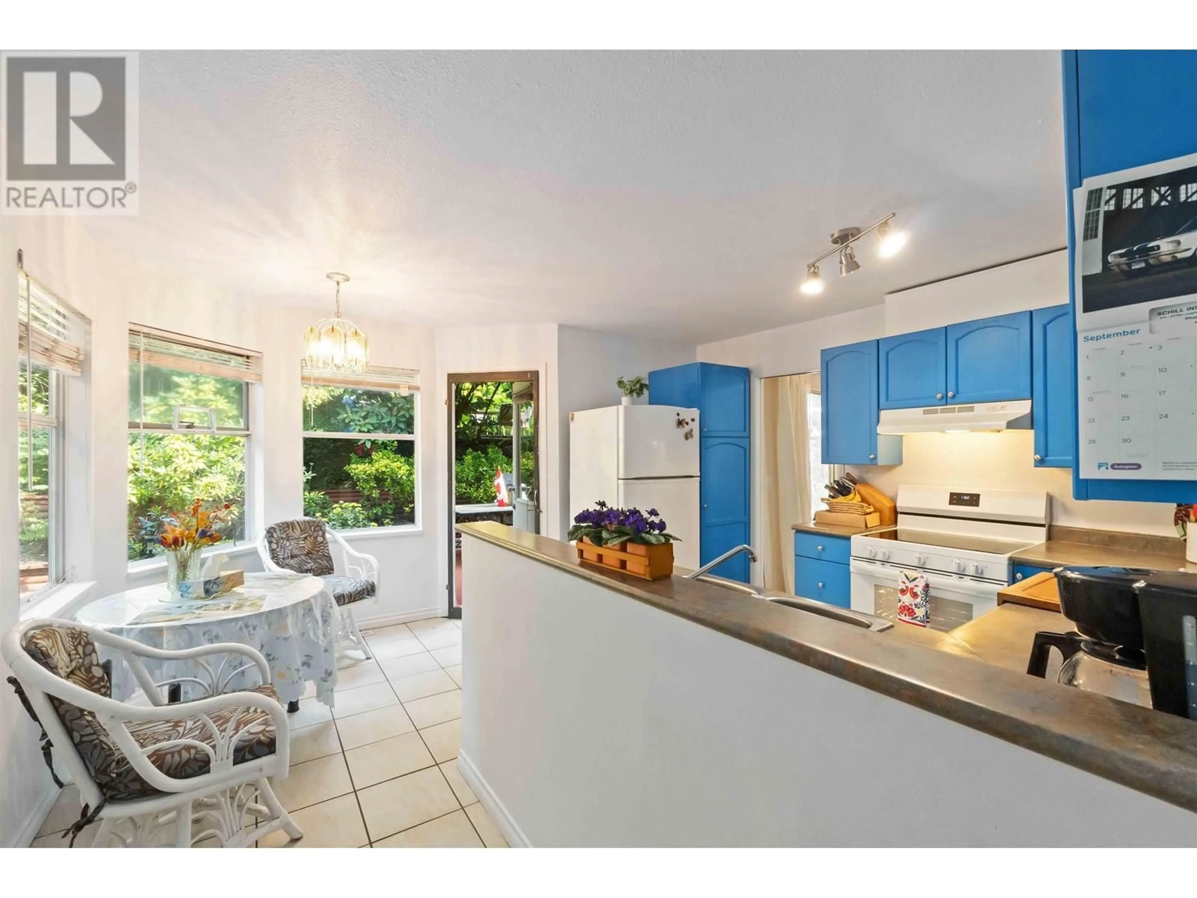 Open concept kitchen, ceramic/tile floor for 22537 BRICKWOOD CLOSE, Maple Ridge British Columbia V2X9J5