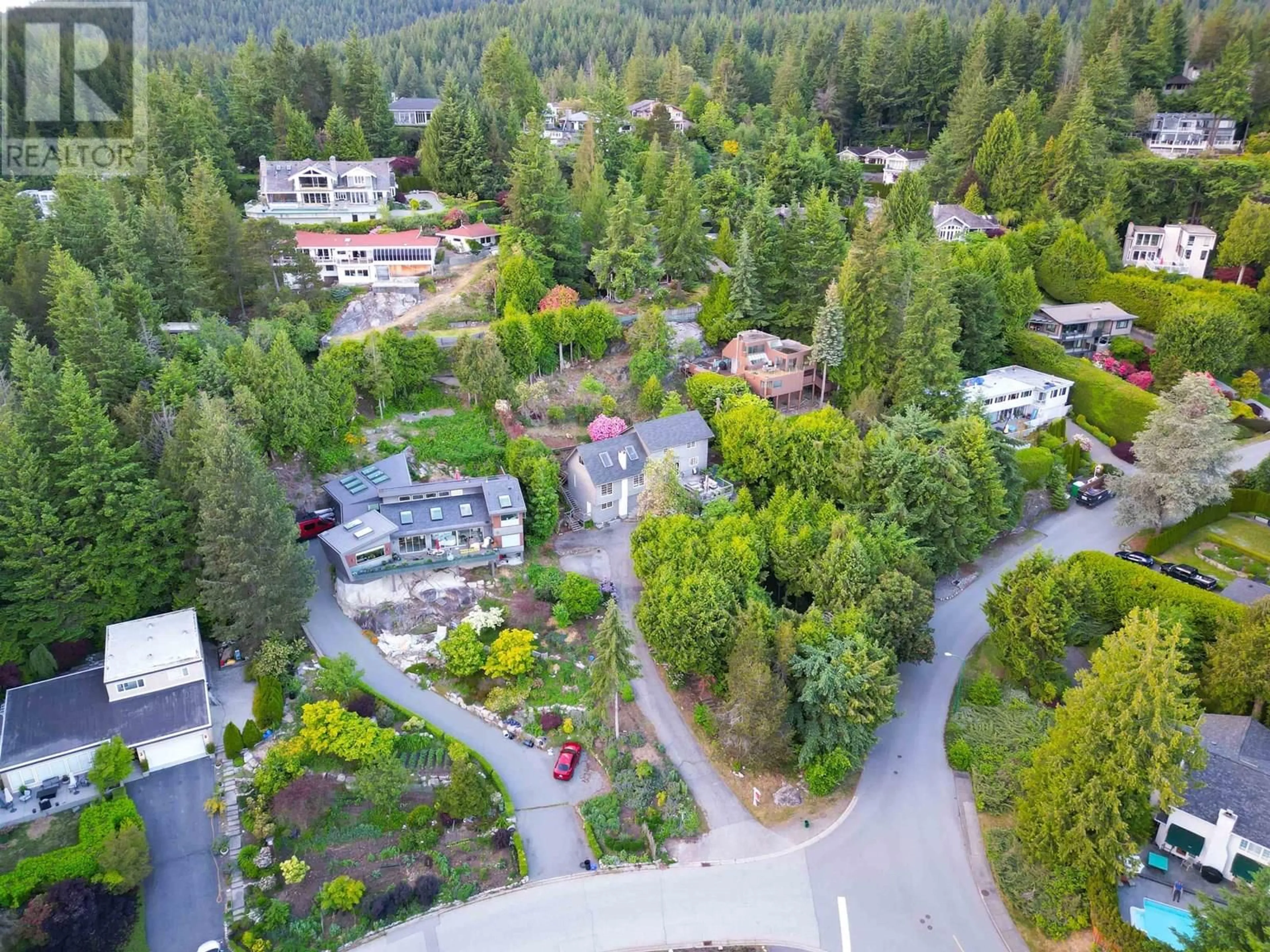 A pic from outside/outdoor area/front of a property/back of a property/a pic from drone, mountain view for 4605 WOODGREEN DRIVE, West Vancouver British Columbia V7S2V3