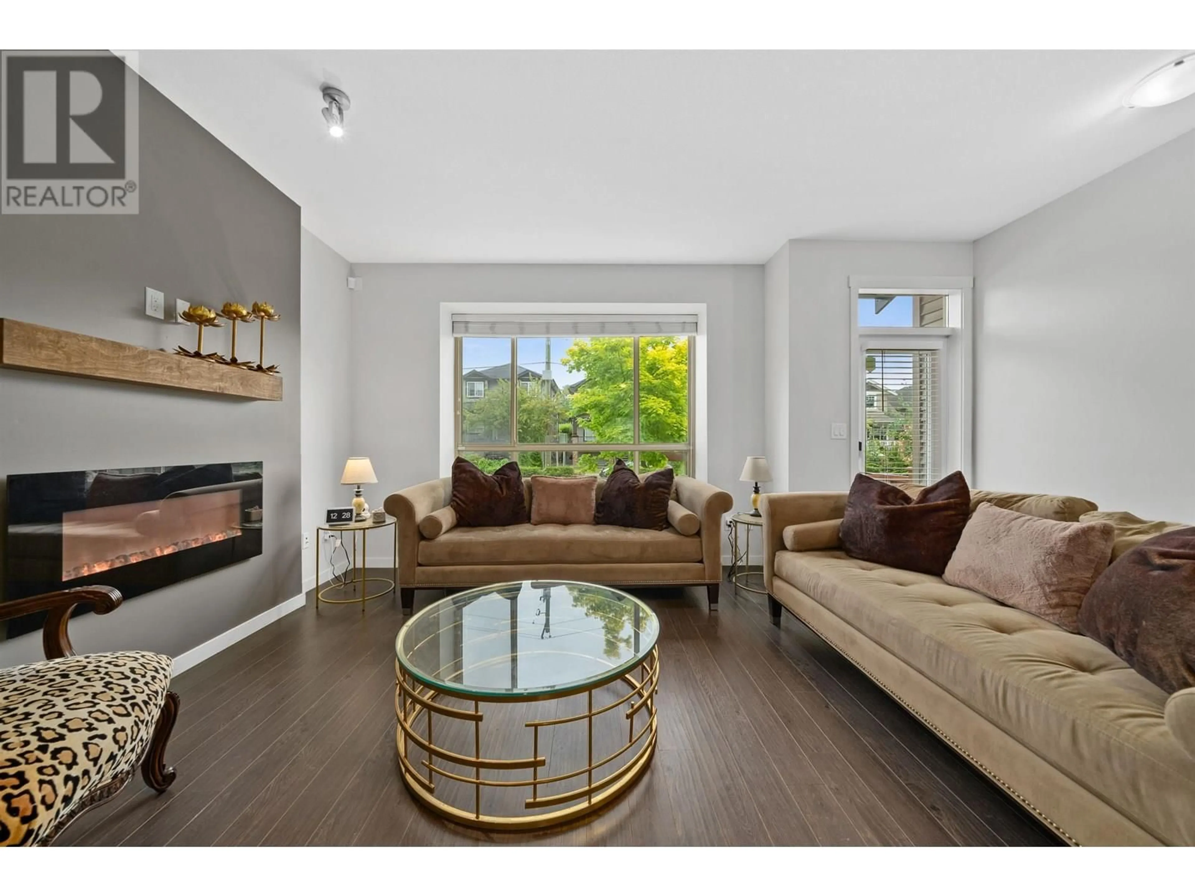 Living room with furniture, unknown for 16 - 23986 104 AVENUE, Maple Ridge British Columbia V2W0G8