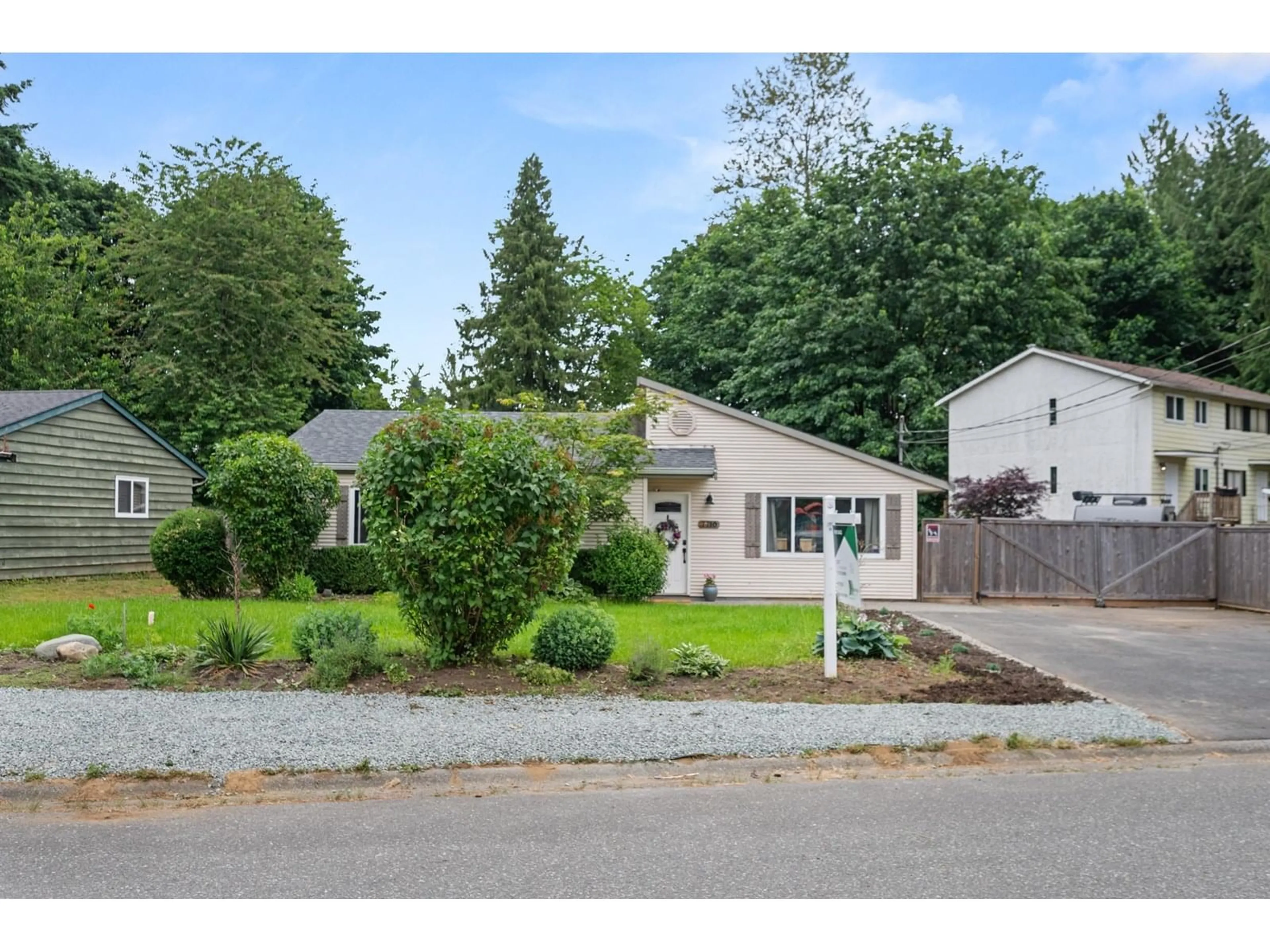 A pic from outside/outdoor area/front of a property/back of a property/a pic from drone, street for 7710 SWIFT, Mission British Columbia V2V5L9