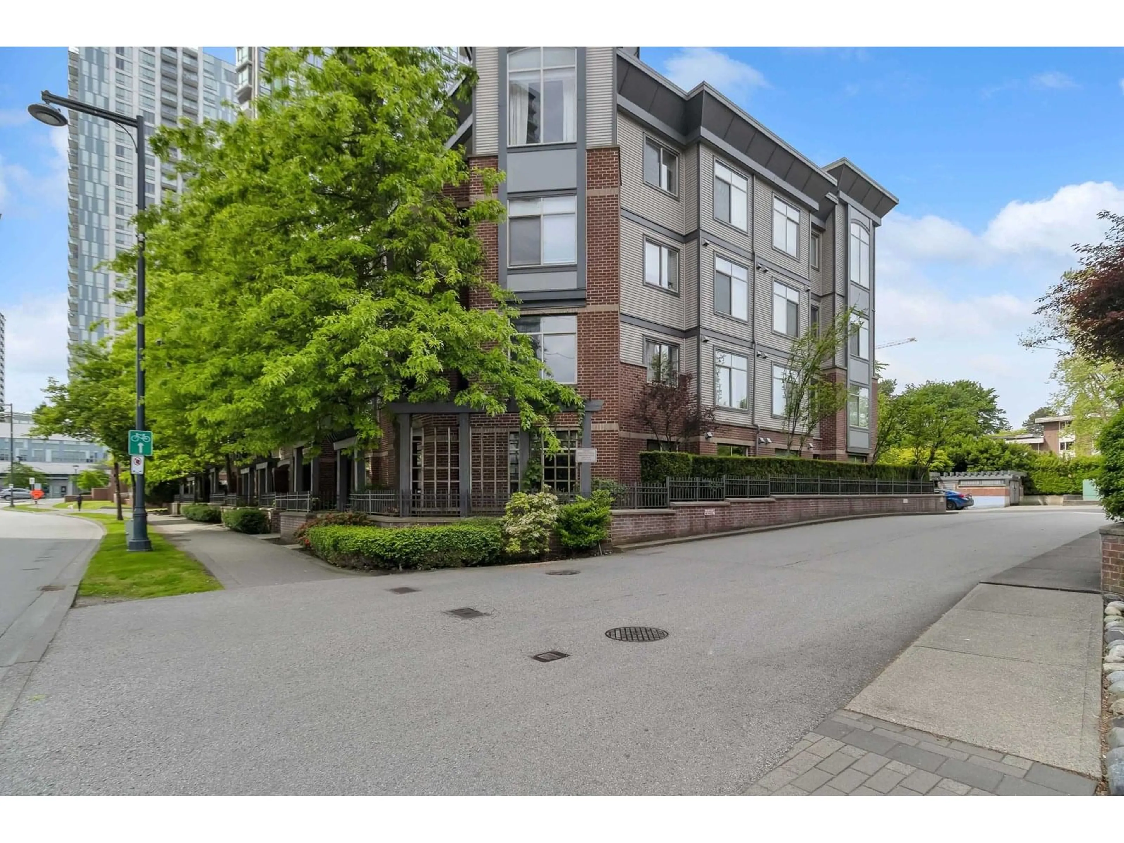 Patio, street for 101 - 10455 UNIVERSITY, Surrey British Columbia V3T0A5