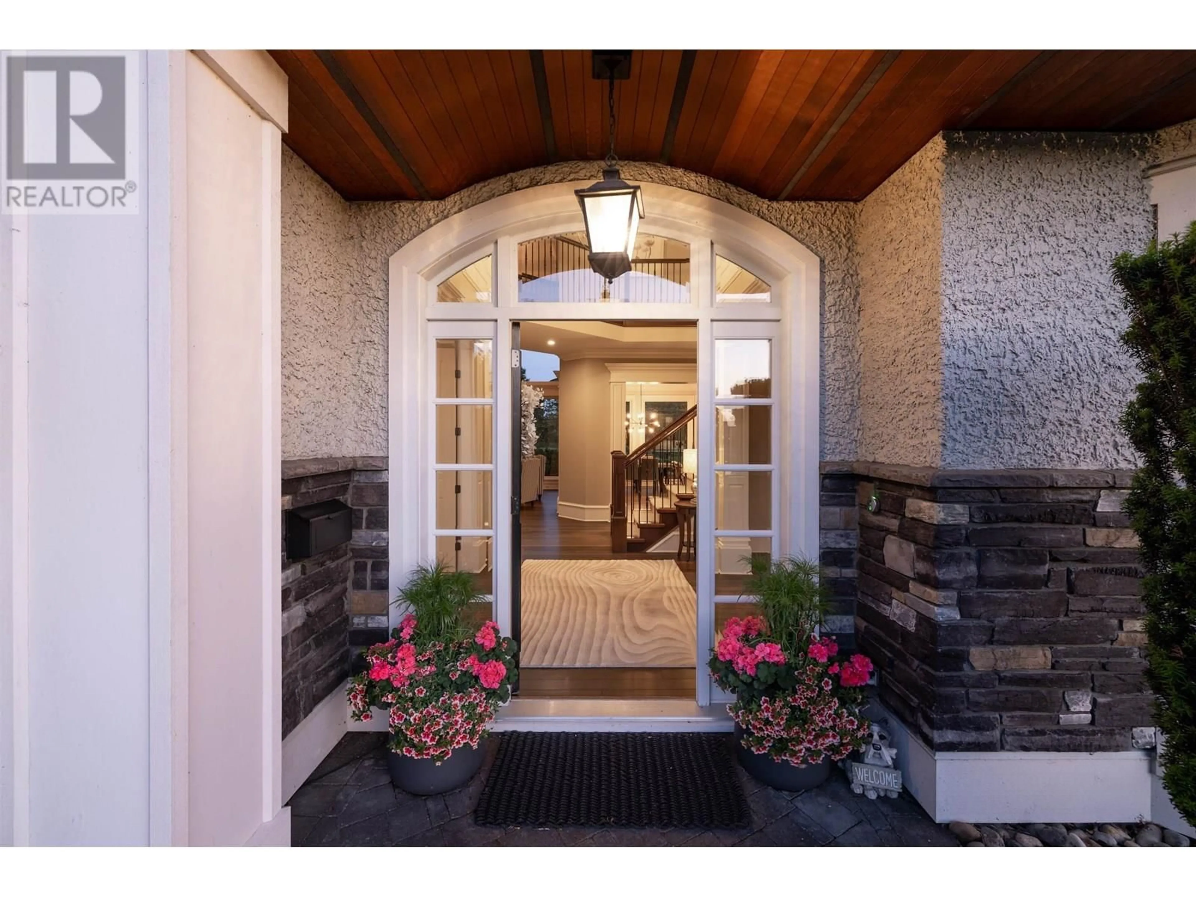 Indoor entryway for 860 JACKSON WAY, Delta British Columbia V4L1W4
