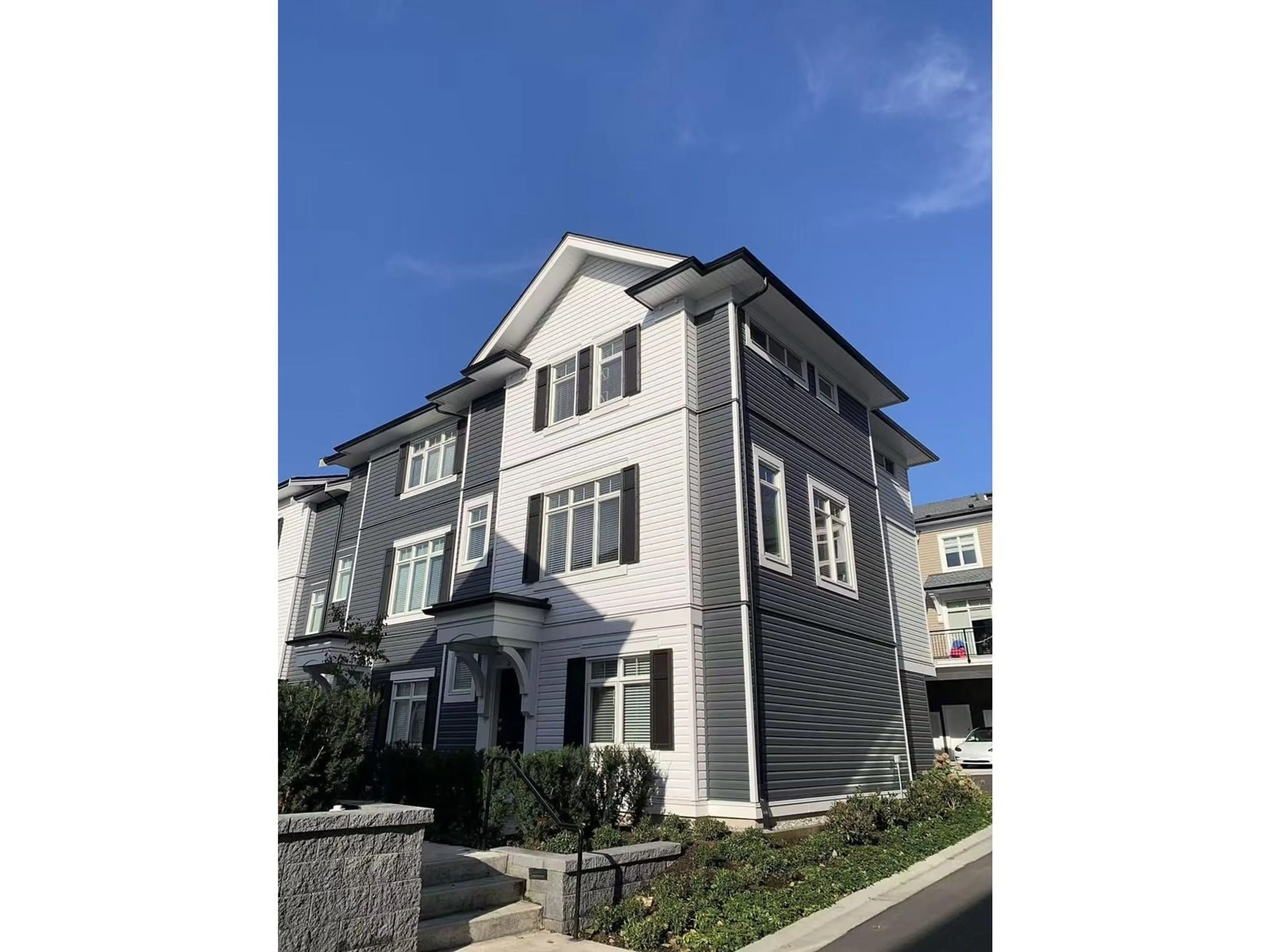 Home with vinyl exterior material, building for 81 - 2070 OAK MEADOWS, Surrey British Columbia V3Z1J1