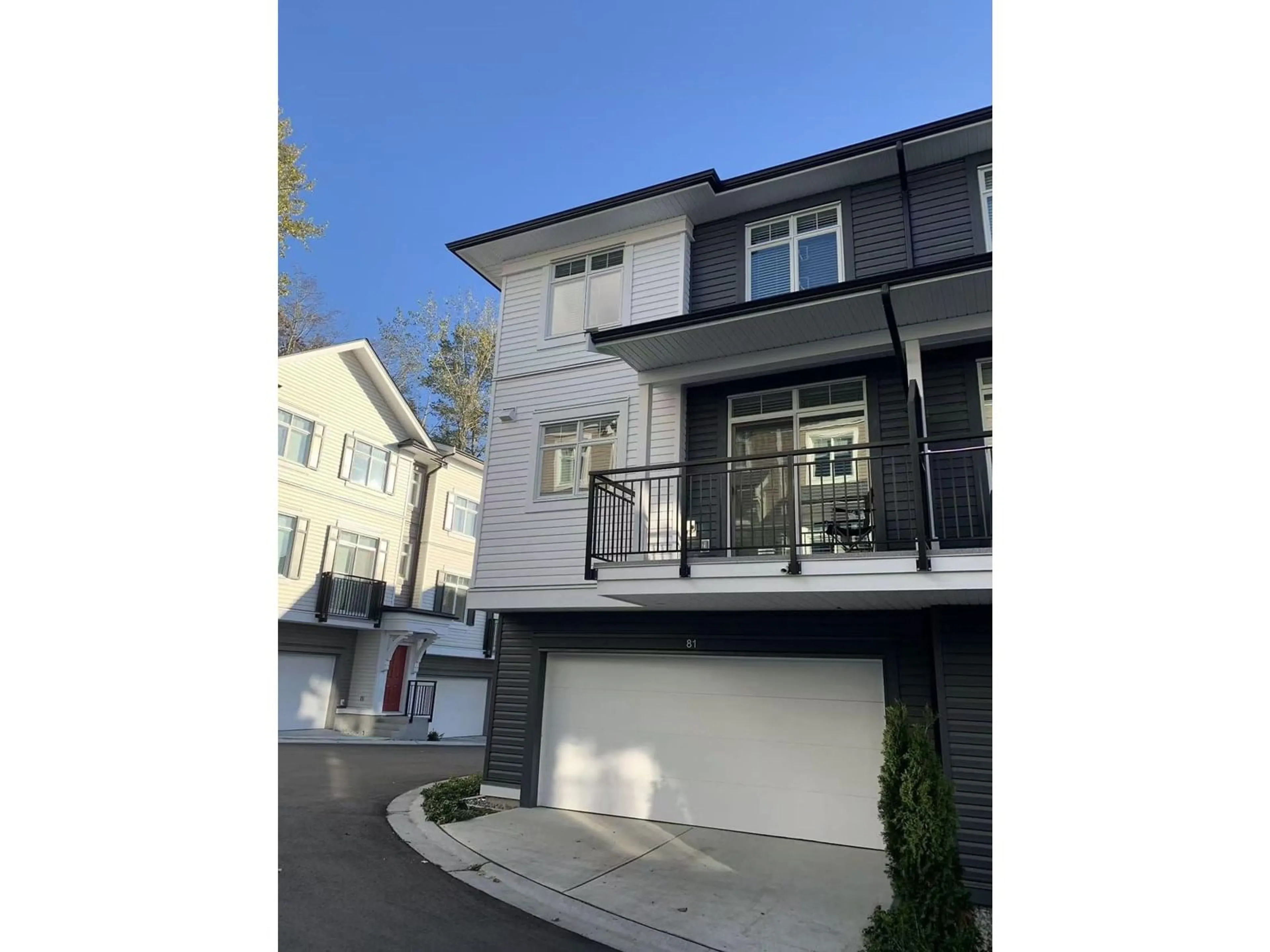 A pic from outside/outdoor area/front of a property/back of a property/a pic from drone, street for 81 - 2070 OAK MEADOWS, Surrey British Columbia V3Z1J1