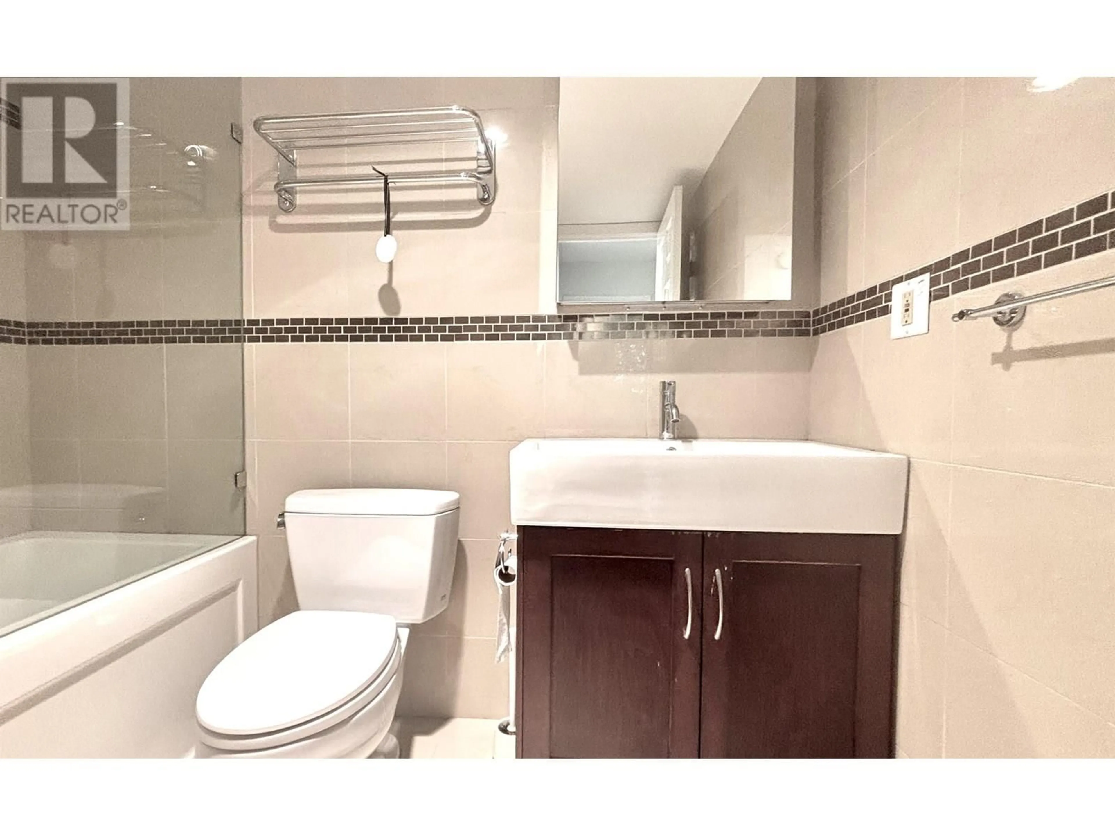 Standard bathroom, ceramic/tile floor for 216 - 3875 4TH AVENUE, Vancouver British Columbia V6R4H8