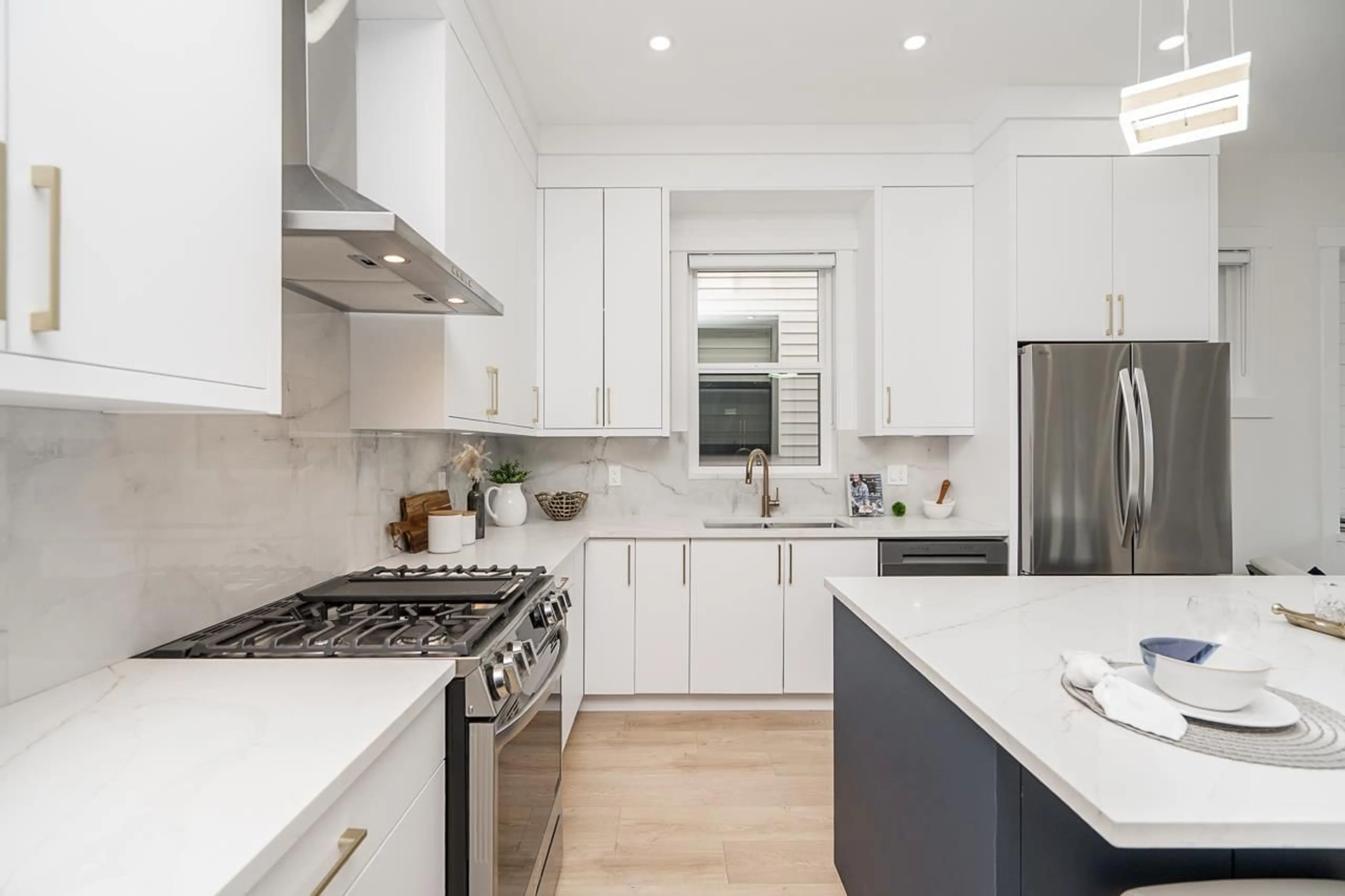 Contemporary kitchen, unknown for 20533 74B, Langley British Columbia V2Y3S8