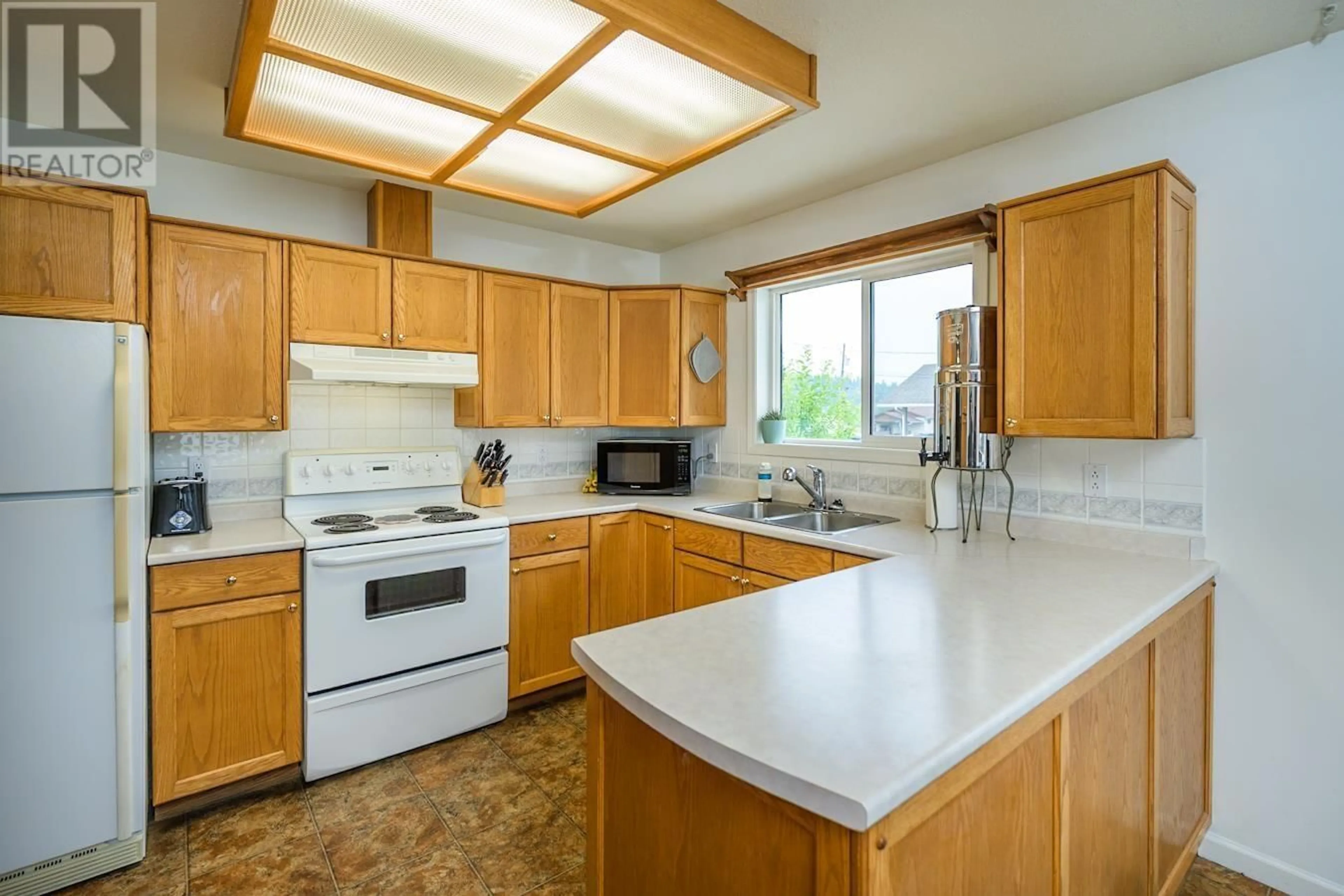 Standard kitchen, unknown for 1861 BITTNER ROAD, Prince George British Columbia V2N6T1