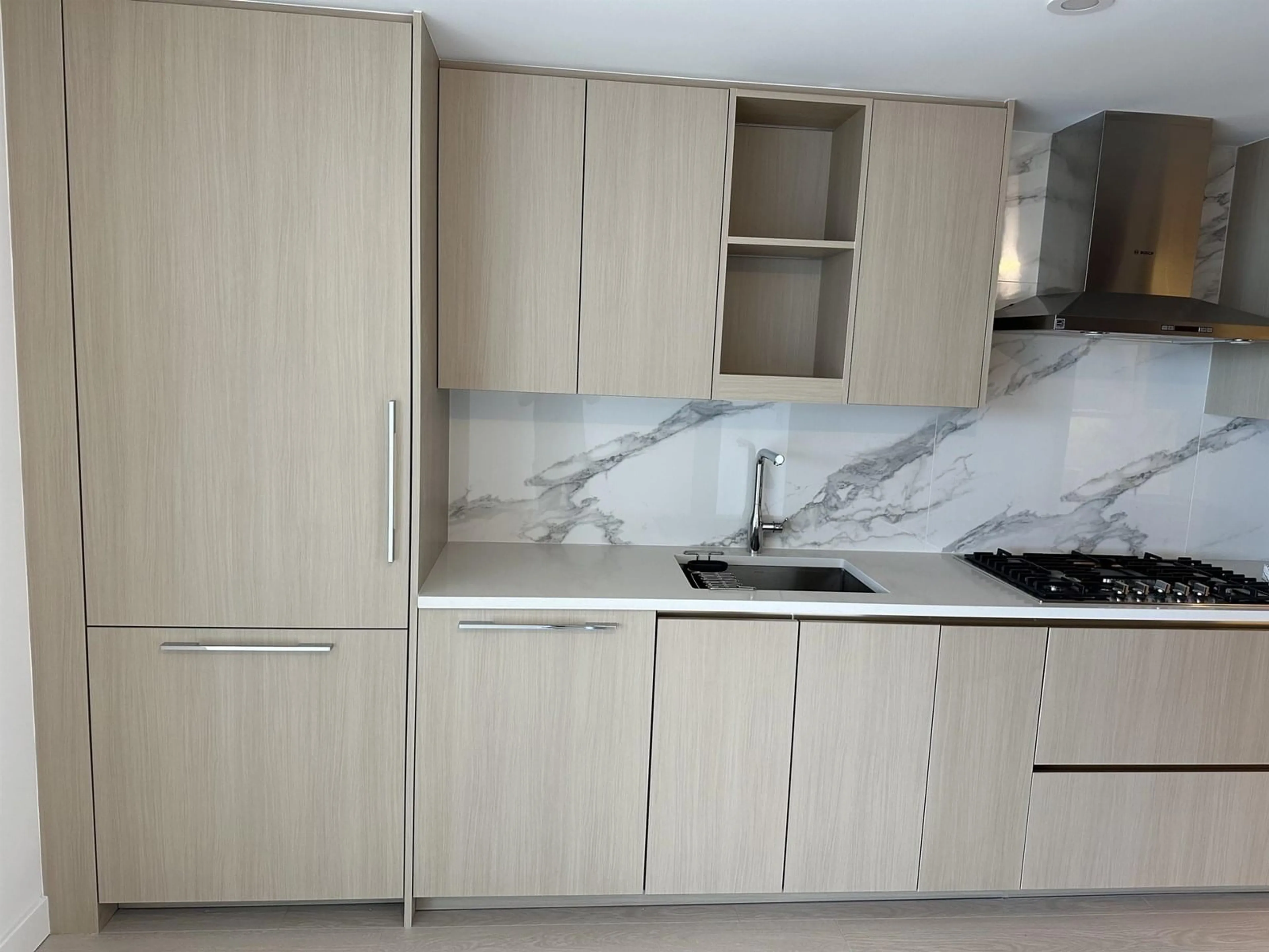Standard kitchen, unknown for 2502 - 13768 100, Surrey British Columbia V3T0V2