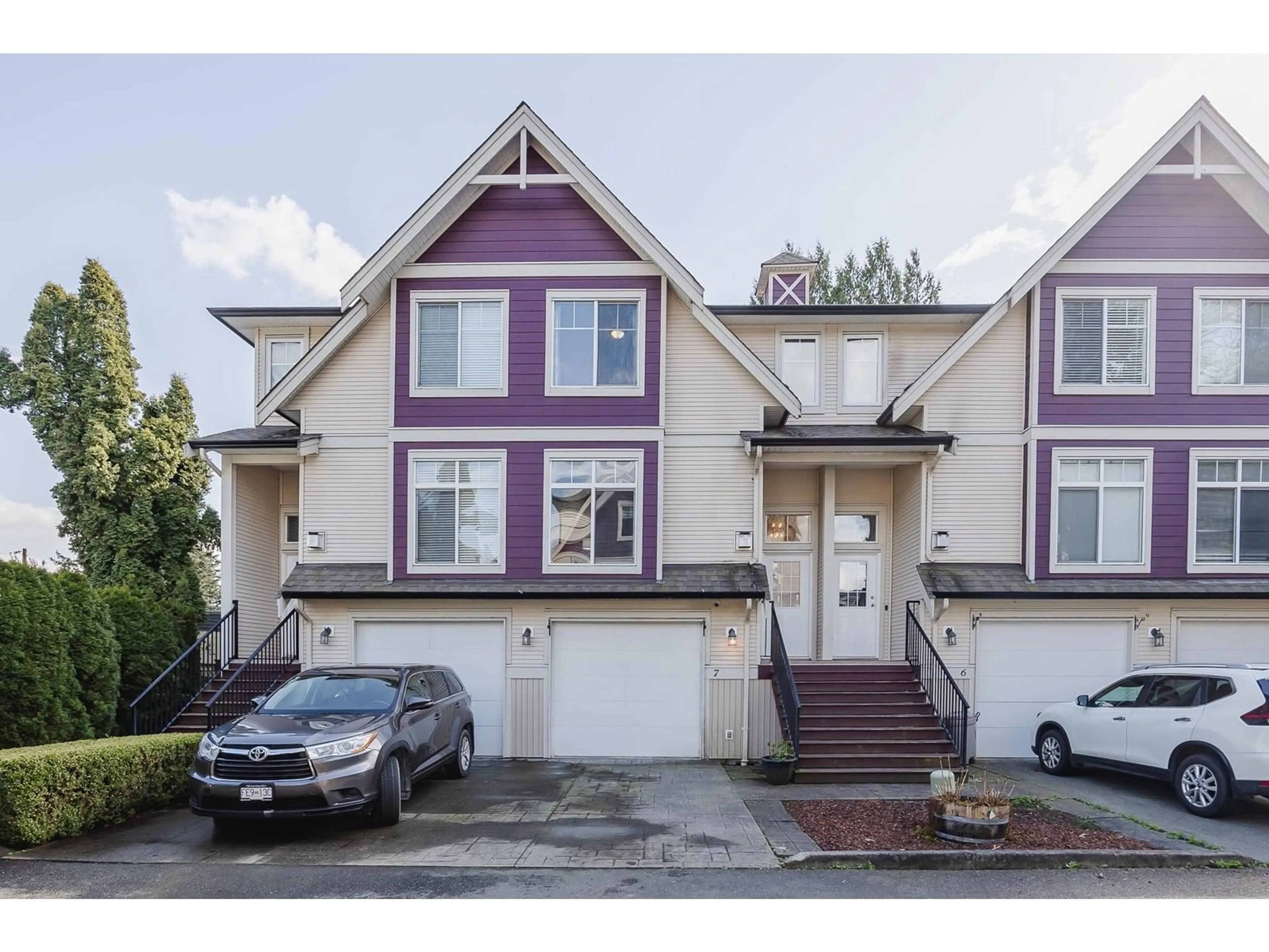 Home with vinyl exterior material, street for 7 - 46608 YALE ROAD, Chilliwack British Columbia V2P0A4