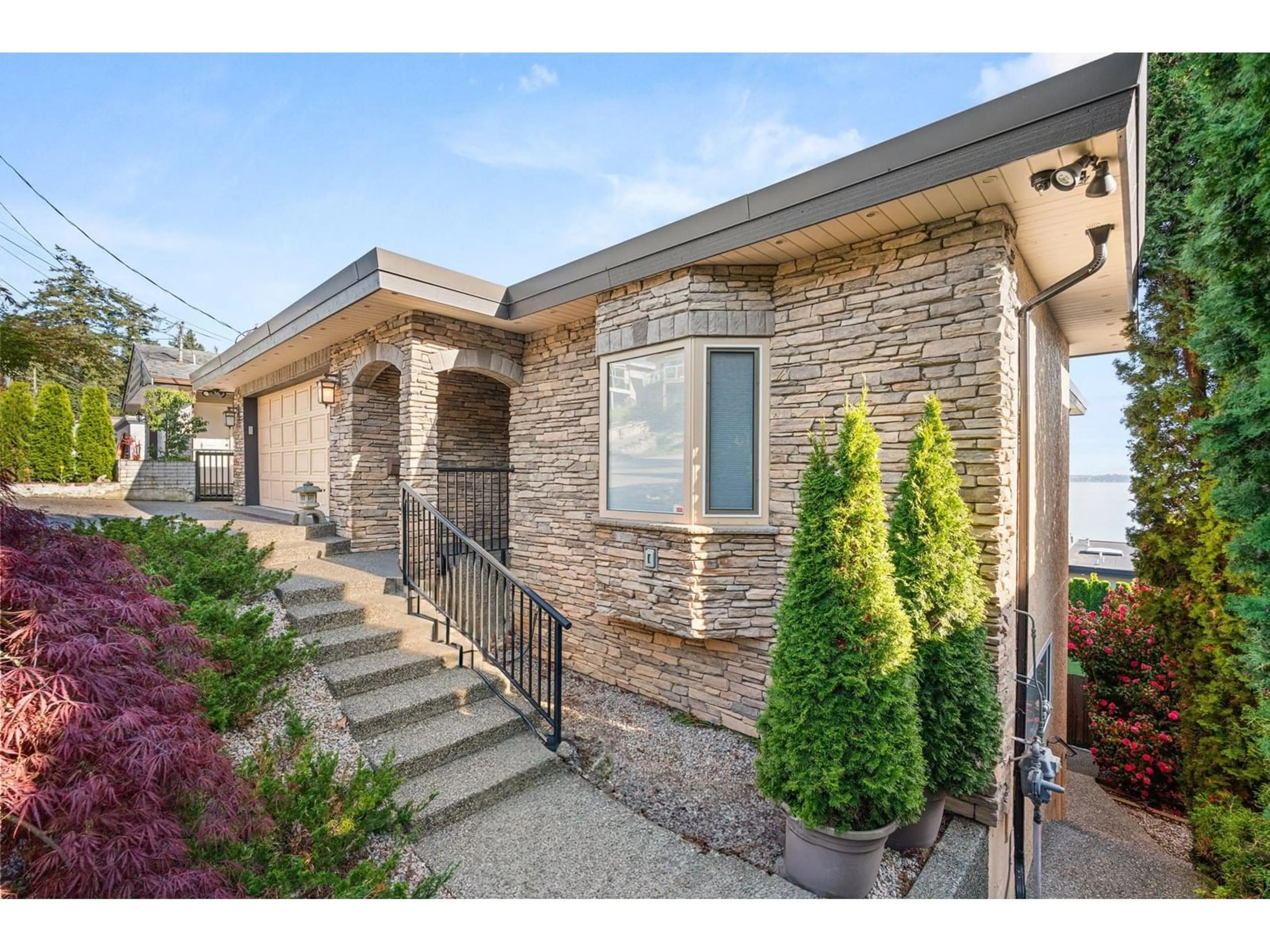 Home with brick exterior material, unknown for 14728 OXENHAM, White Rock British Columbia V4B2H7