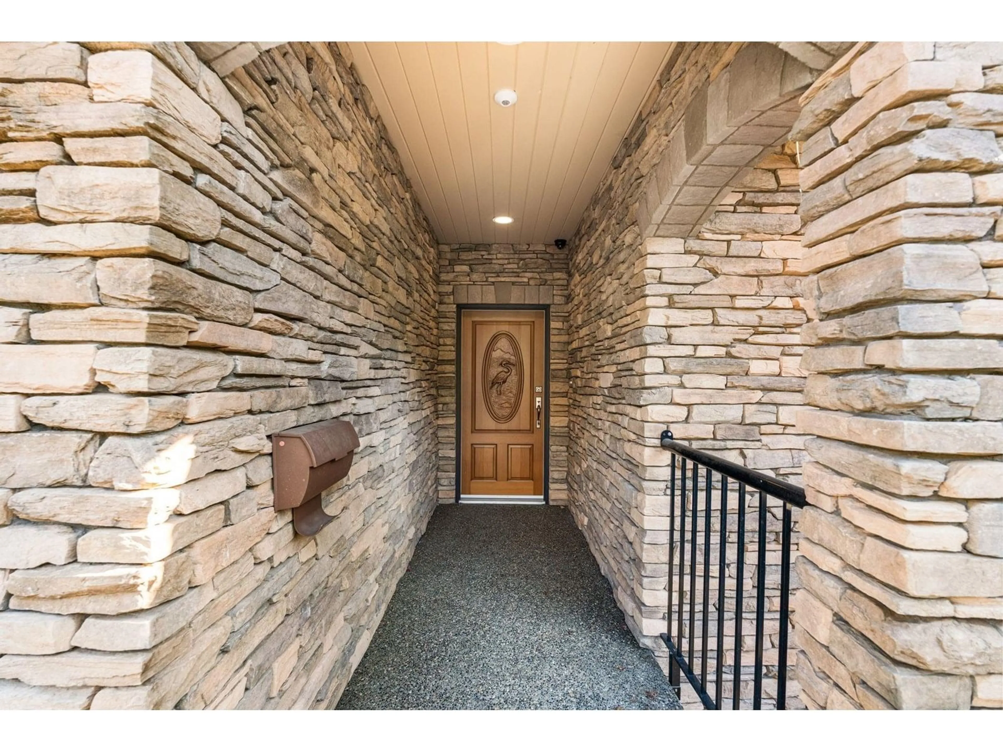 Indoor entryway for 14728 OXENHAM, White Rock British Columbia V4B2H7