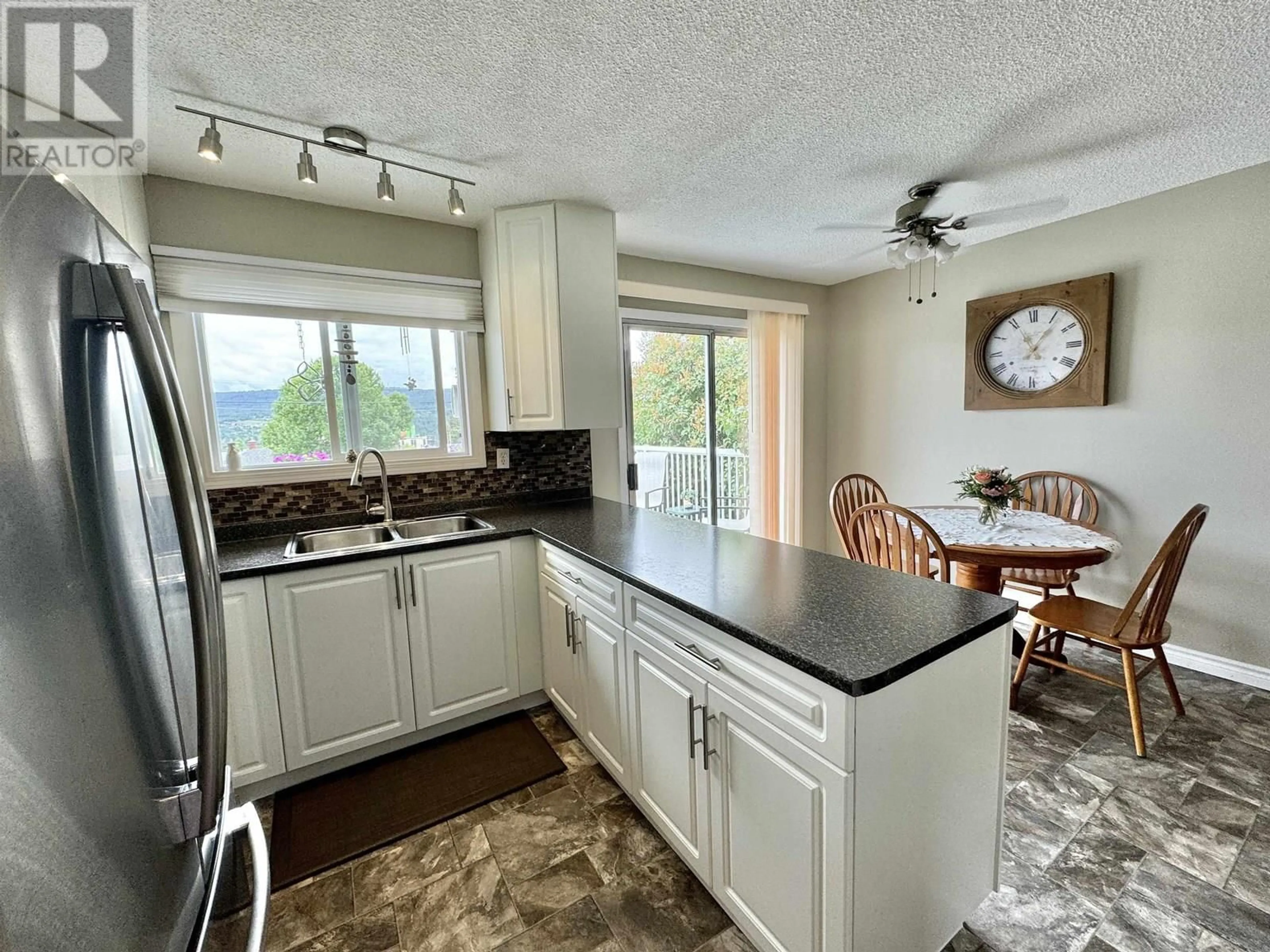 Open concept kitchen, unknown for 569 NINTH AVENUE, Williams Lake British Columbia V2G2K5