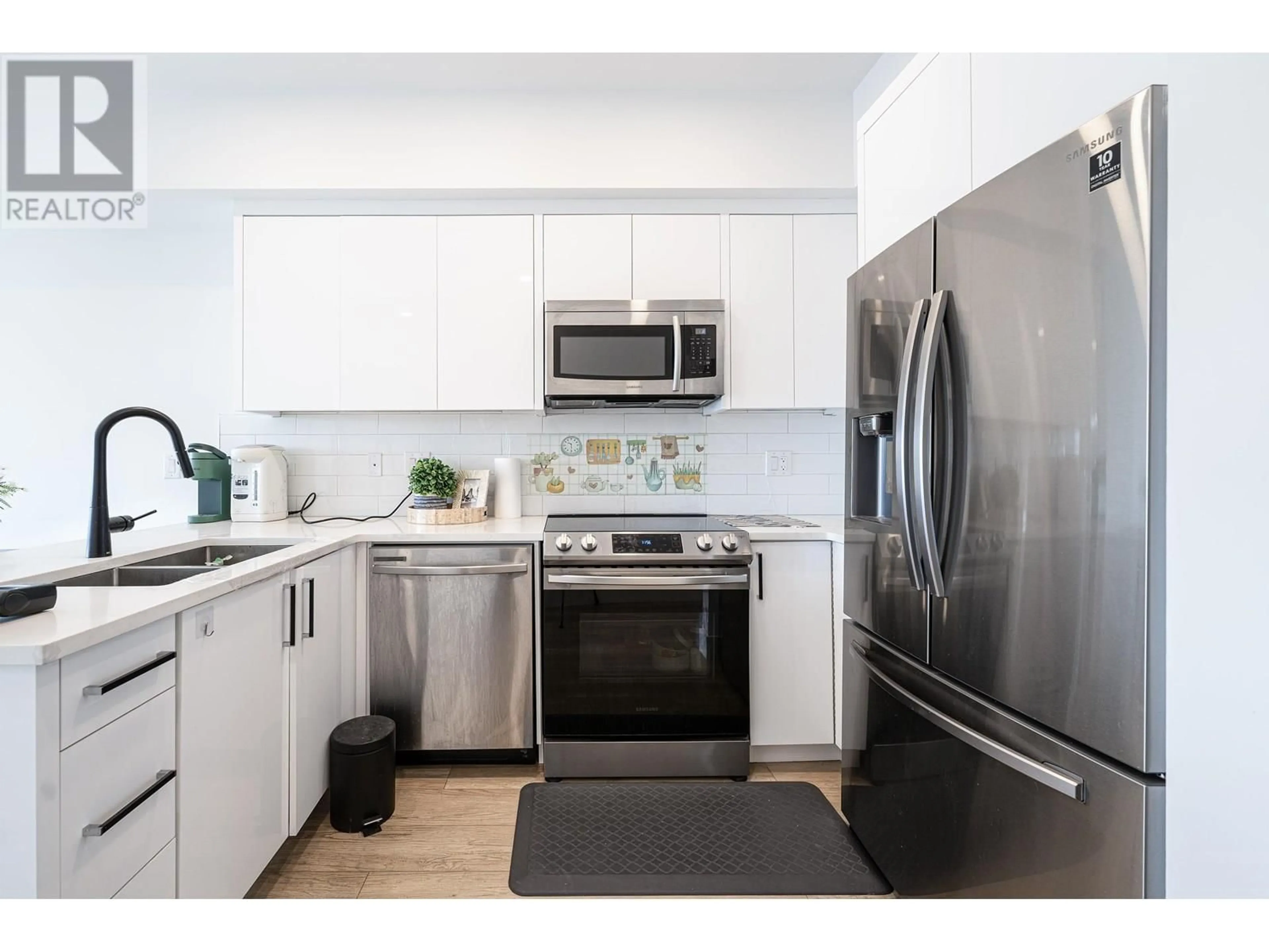 Standard kitchen, unknown for 12 - 6288 BERESFORD STREET, Burnaby British Columbia V5J1K2