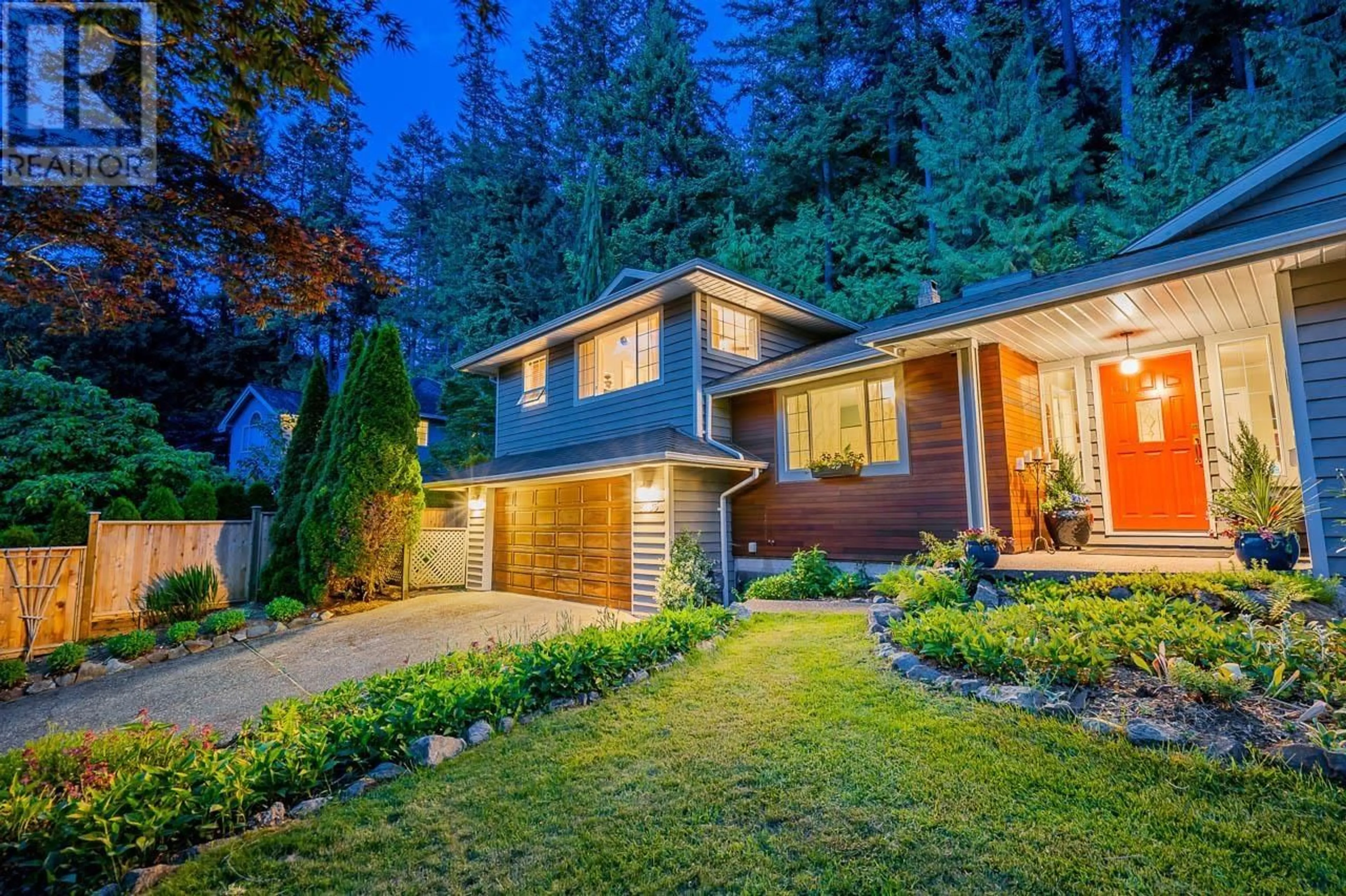 Home with vinyl exterior material, street for 5685 WESTPORT ROAD, West Vancouver British Columbia V7W1V3