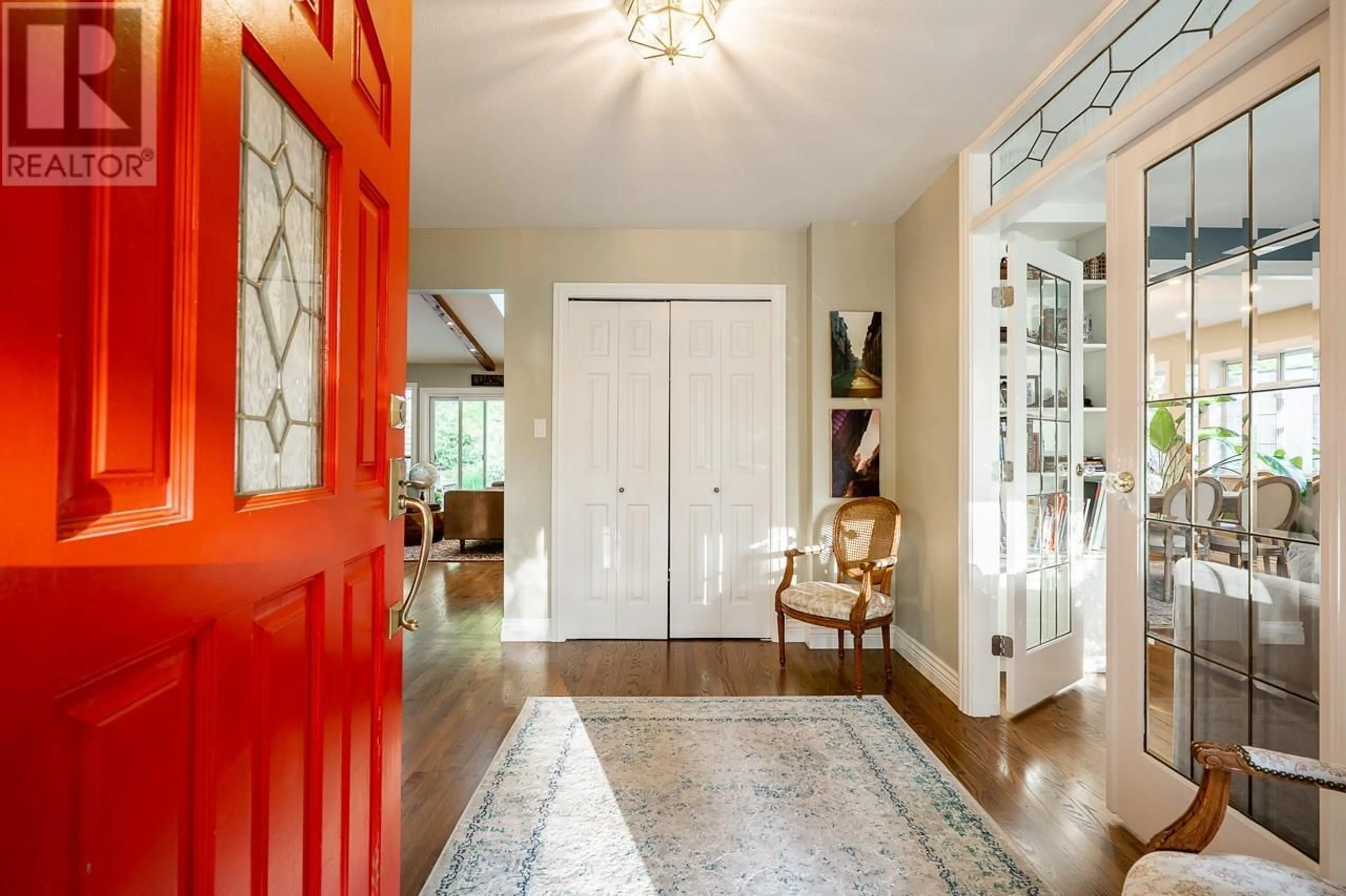 Indoor entryway for 5685 WESTPORT ROAD, West Vancouver British Columbia V7W1V3