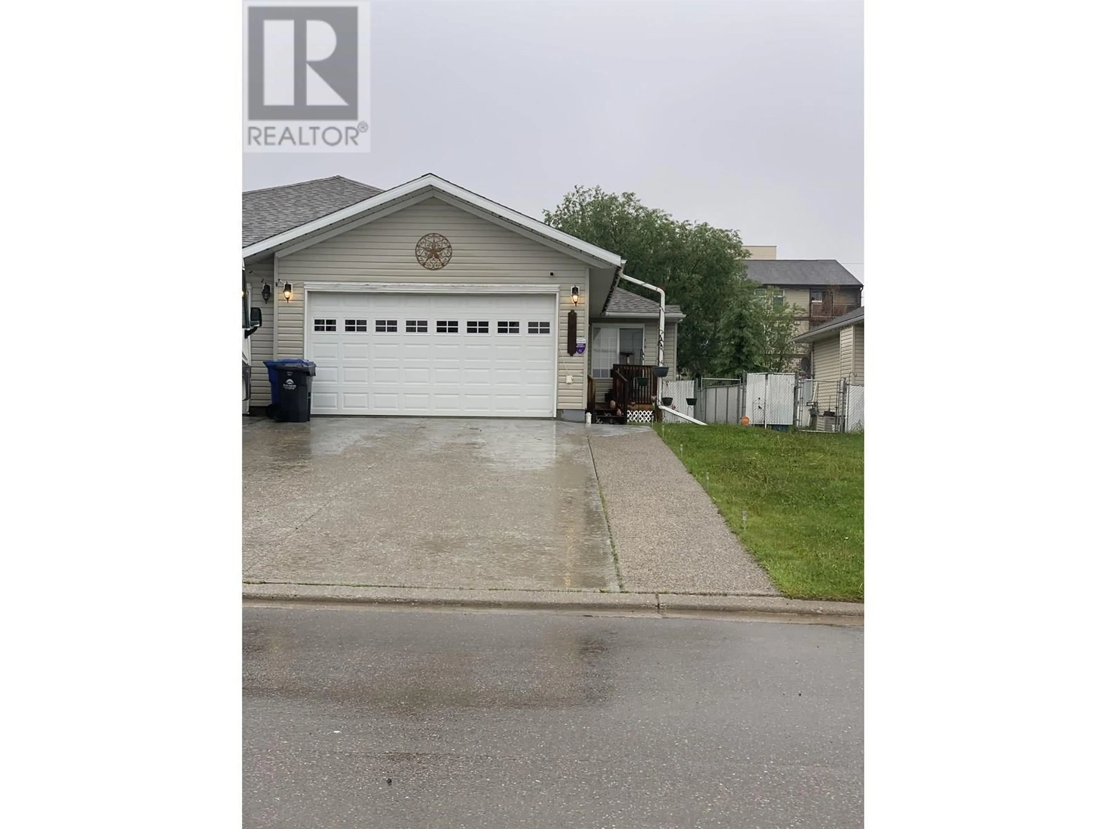 Indoor garage for A - 10007 111 AVENUE, Fort St. John British Columbia V1J4S6