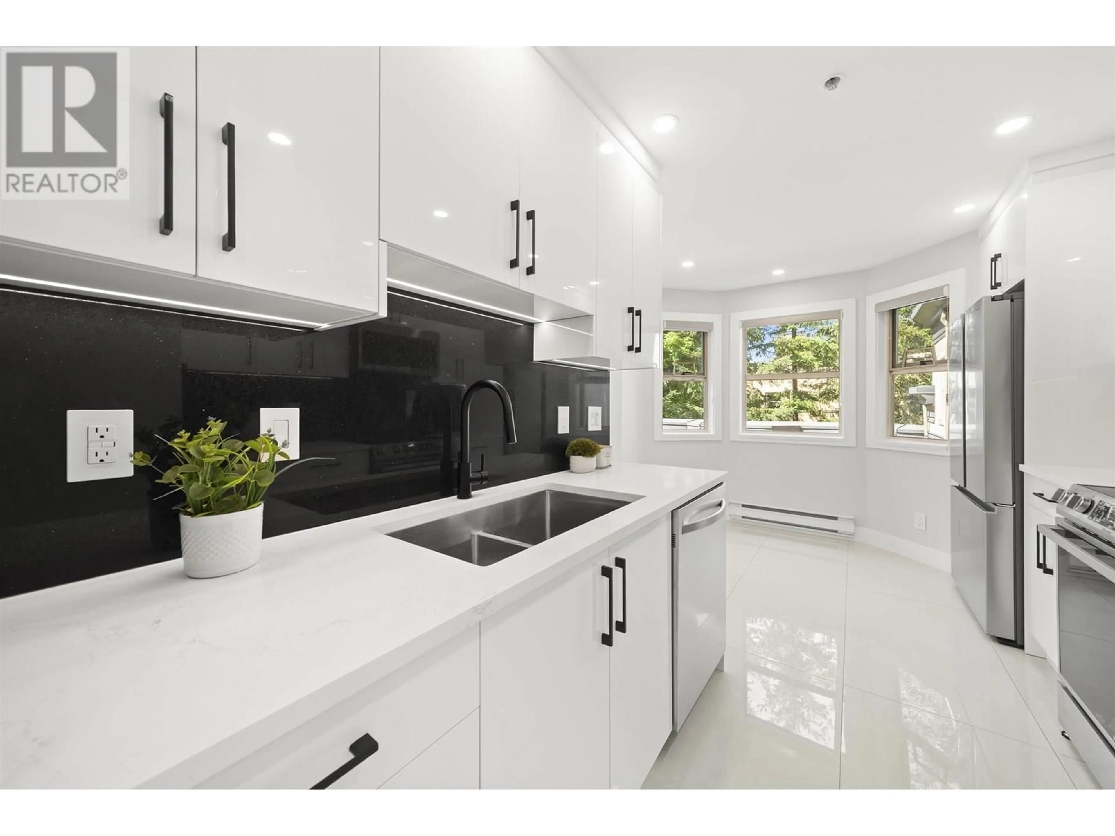 Contemporary kitchen, ceramic/tile floor for 303 - 2615 JANE STREET, Port Coquitlam British Columbia V3C3K3