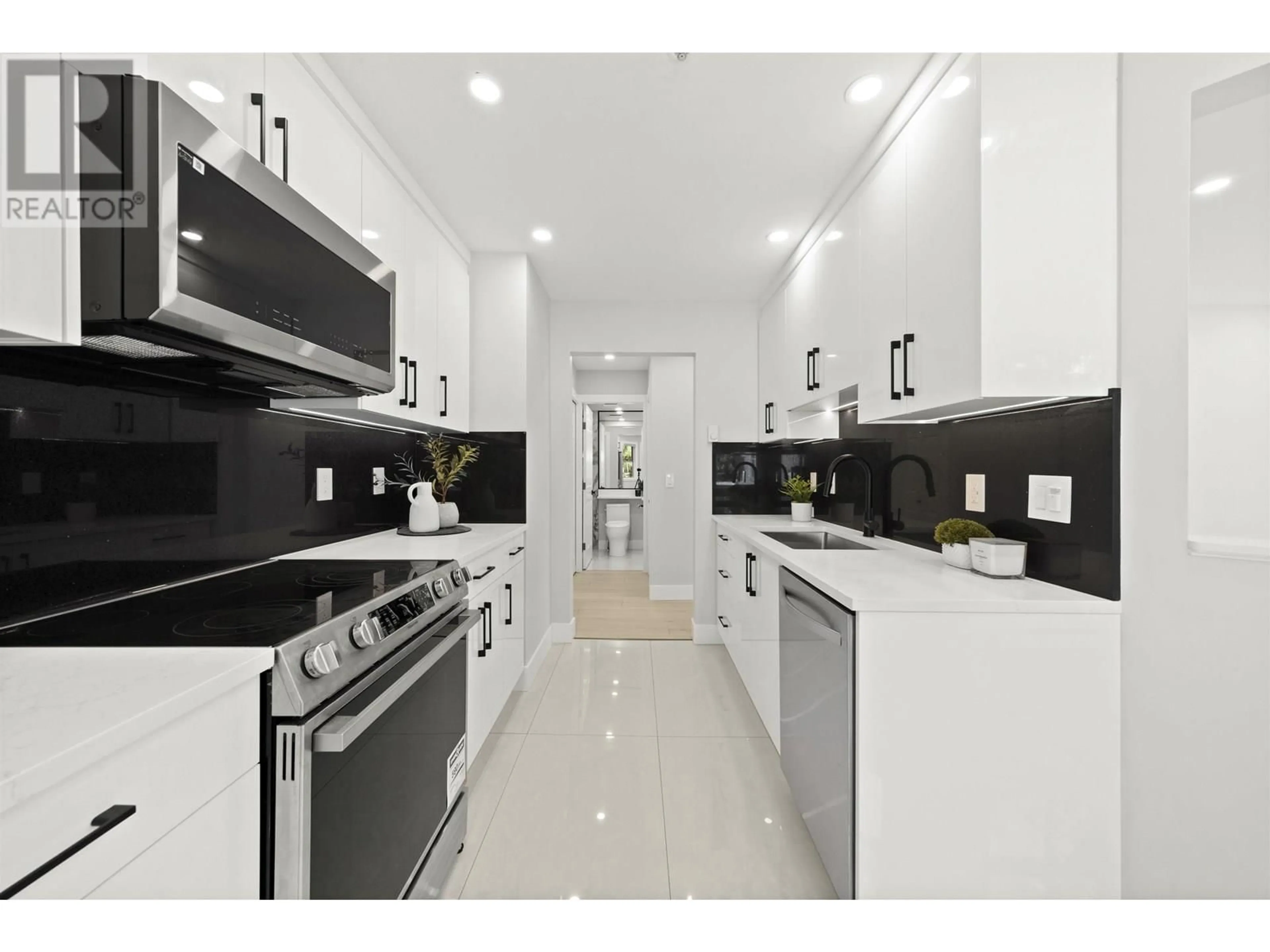 Contemporary kitchen, ceramic/tile floor for 303 - 2615 JANE STREET, Port Coquitlam British Columbia V3C3K3