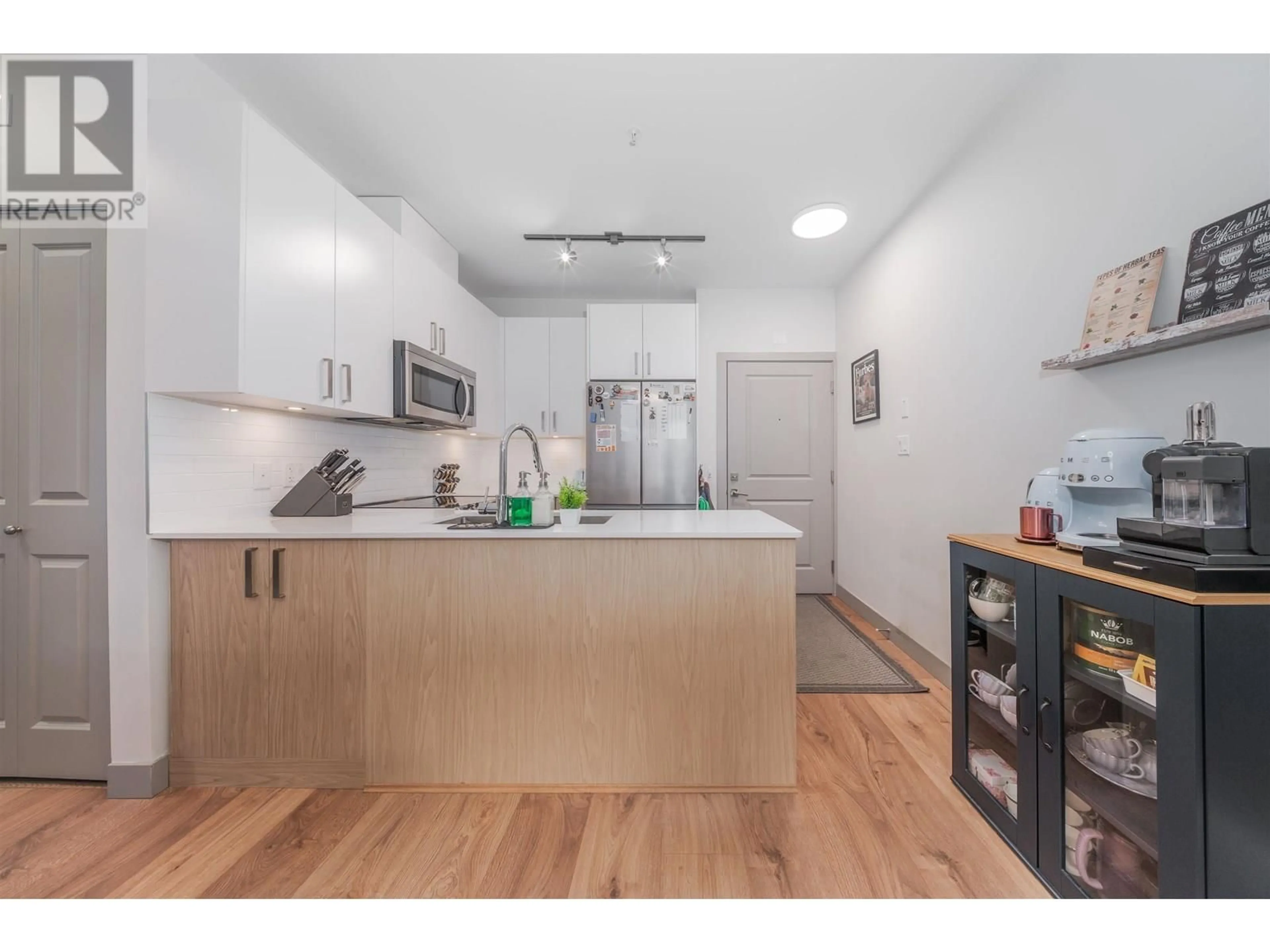 Standard kitchen, unknown for 201 - 6968 ROYAL OAK AVENUE, Burnaby British Columbia V5J4J2