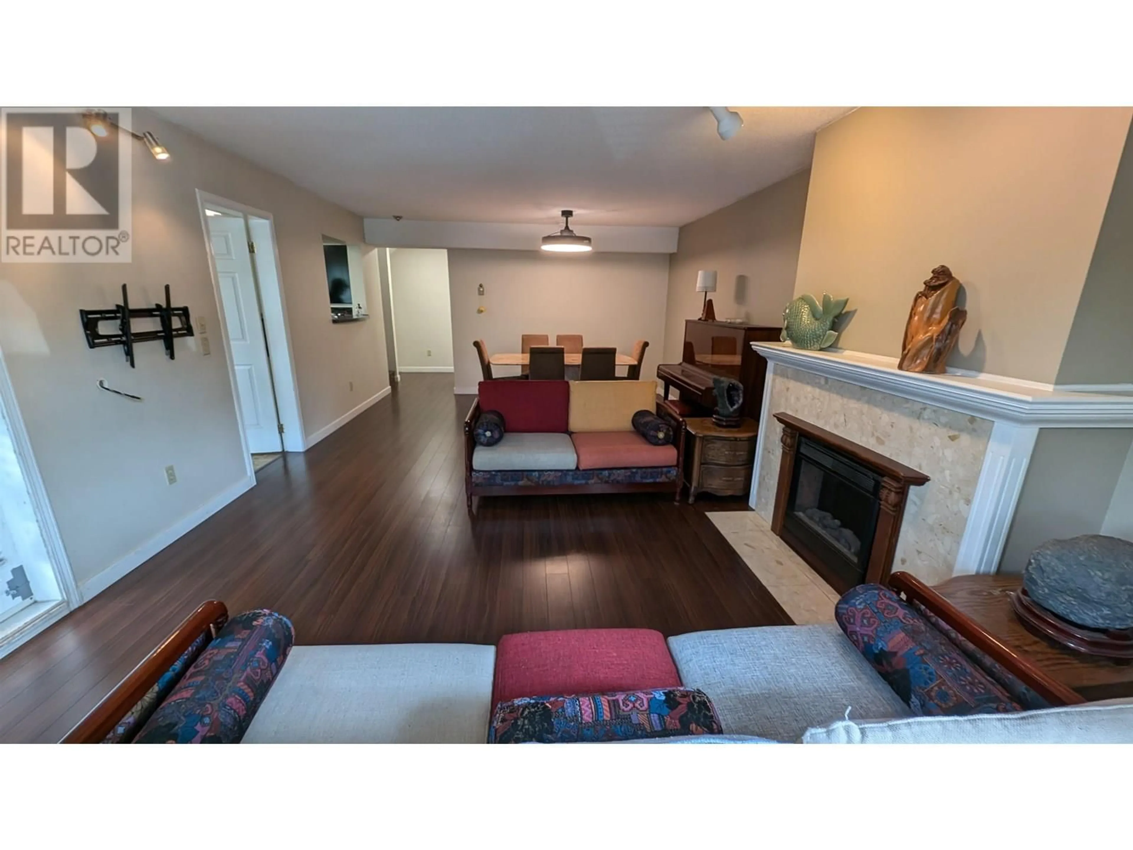 Living room with furniture, wood/laminate floor for 103 - 5700 ARCADIA ROAD, Richmond British Columbia V6X2G9