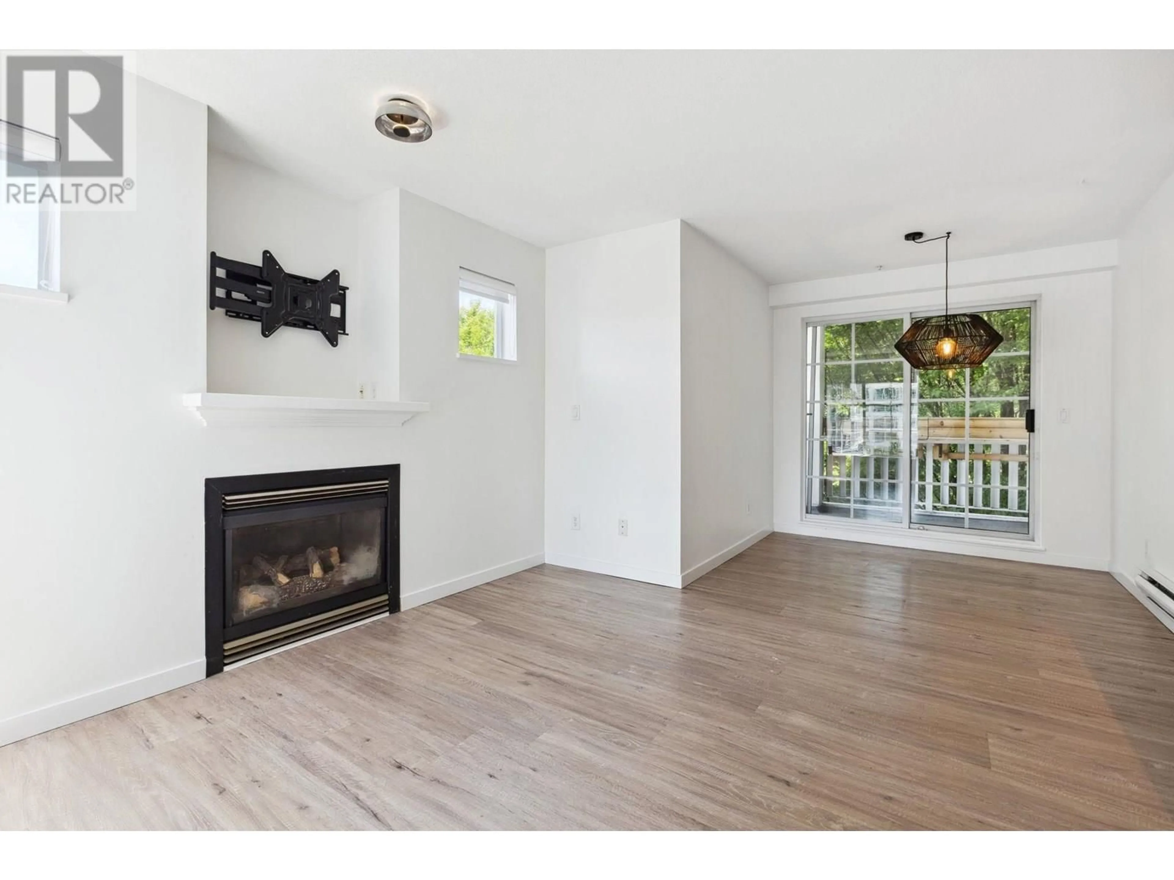 Unknown for 300 - 137 1ST STREET, North Vancouver British Columbia V7L1B2