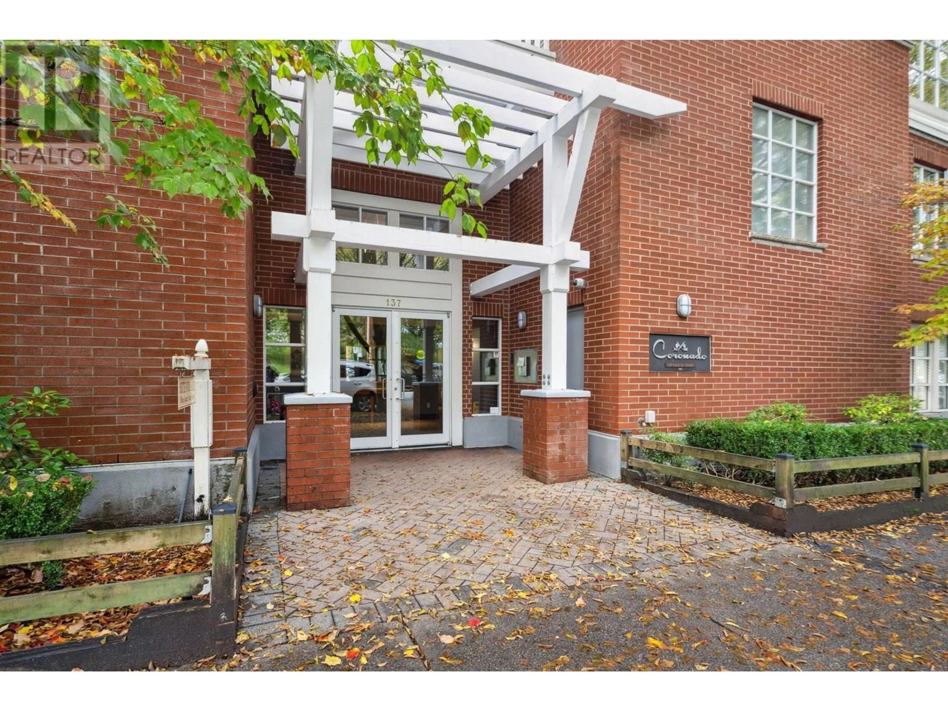 Indoor foyer for 300 - 137 1ST STREET, North Vancouver British Columbia V7L1B2