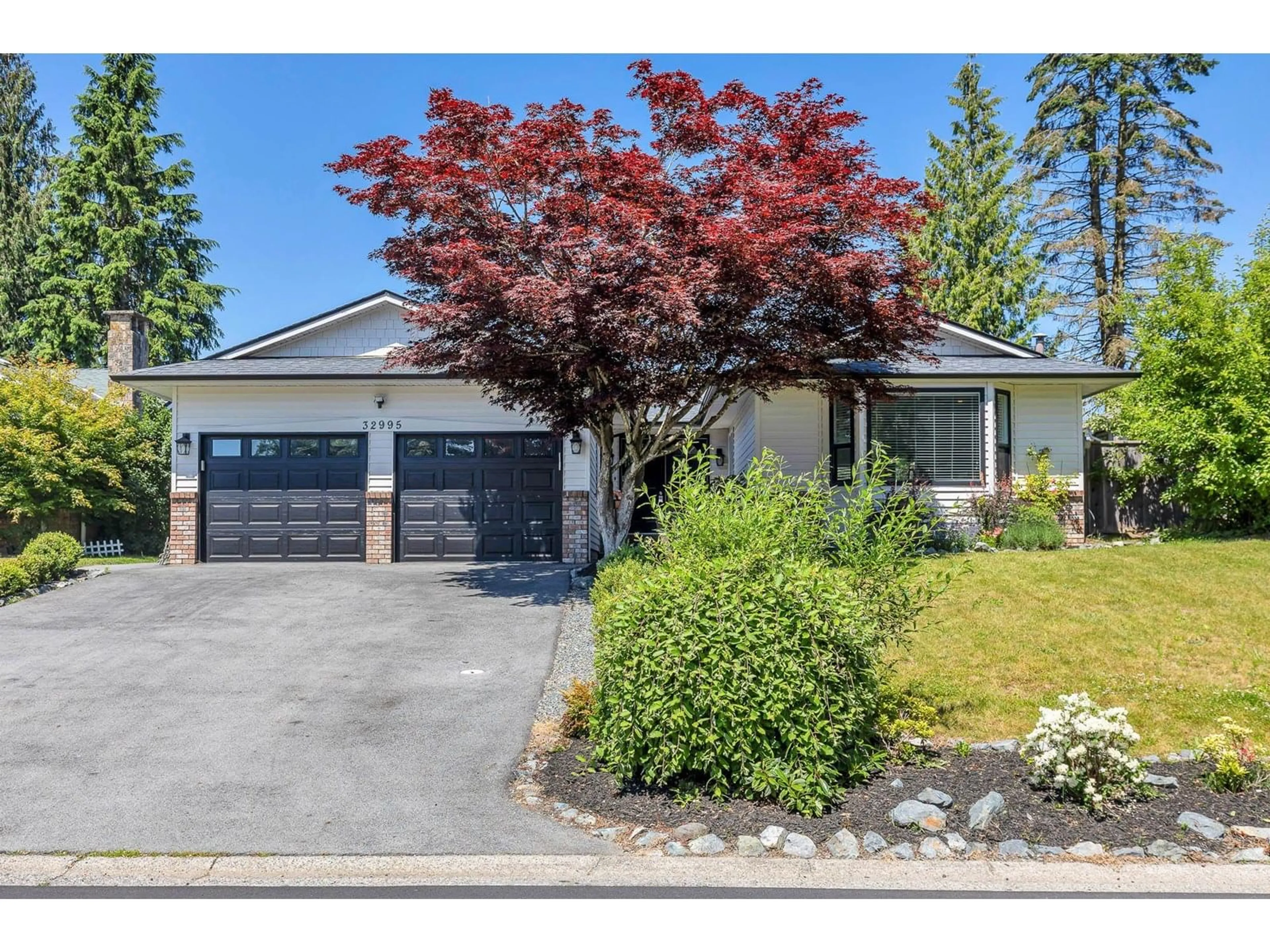 Home with vinyl exterior material, street for 32995 WHIDDEN, Mission British Columbia V2V6G4
