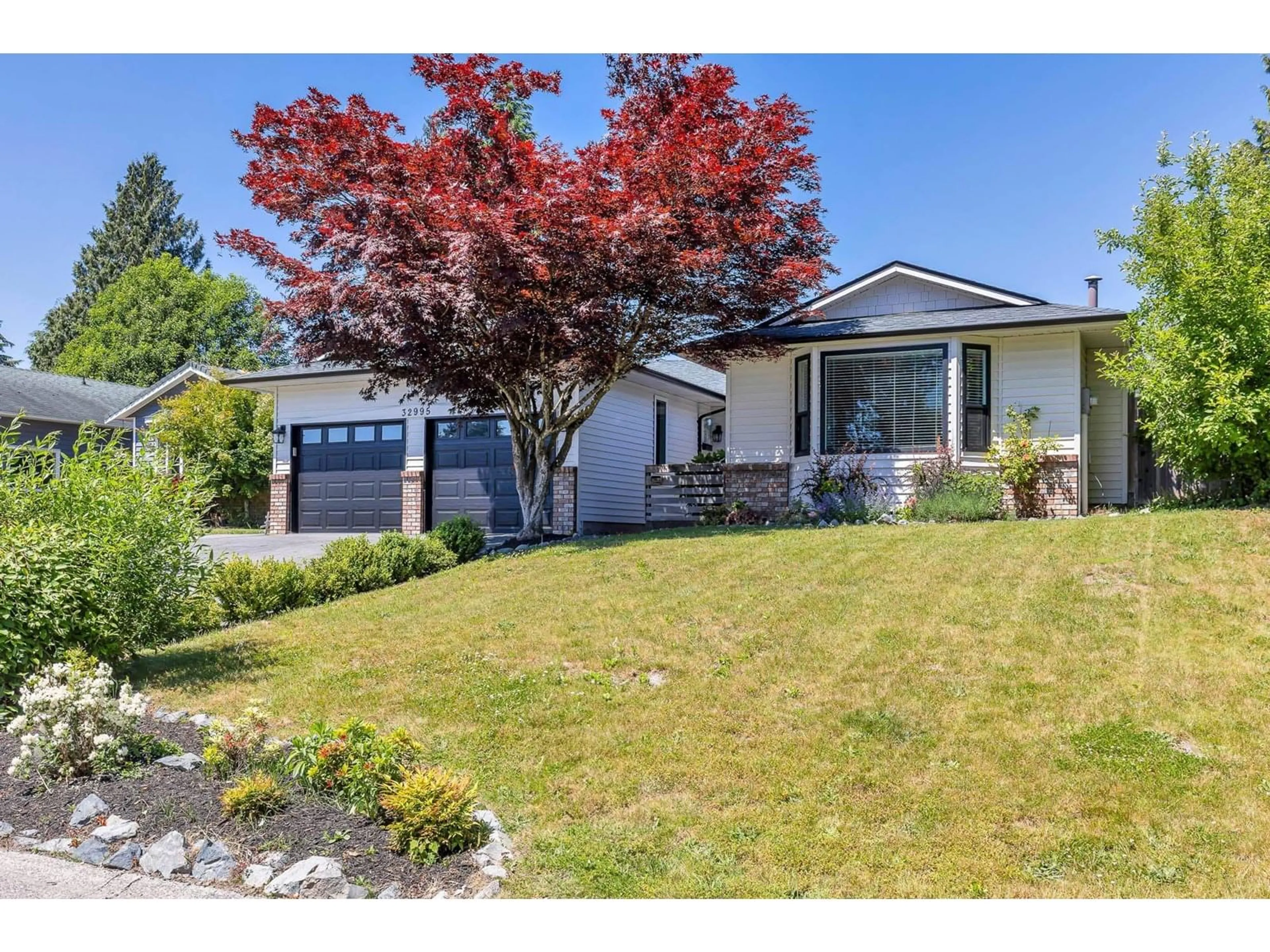 Home with vinyl exterior material, street for 32995 WHIDDEN, Mission British Columbia V2V6G4