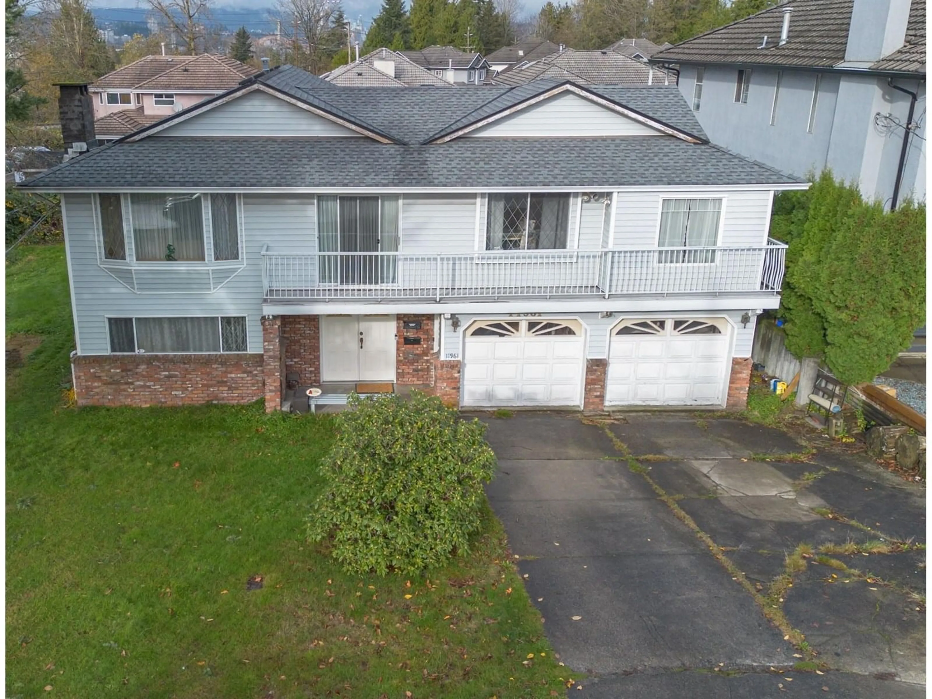 A pic from outside/outdoor area/front of a property/back of a property/a pic from drone, unknown for 11961 97A, Surrey British Columbia V3V2G9