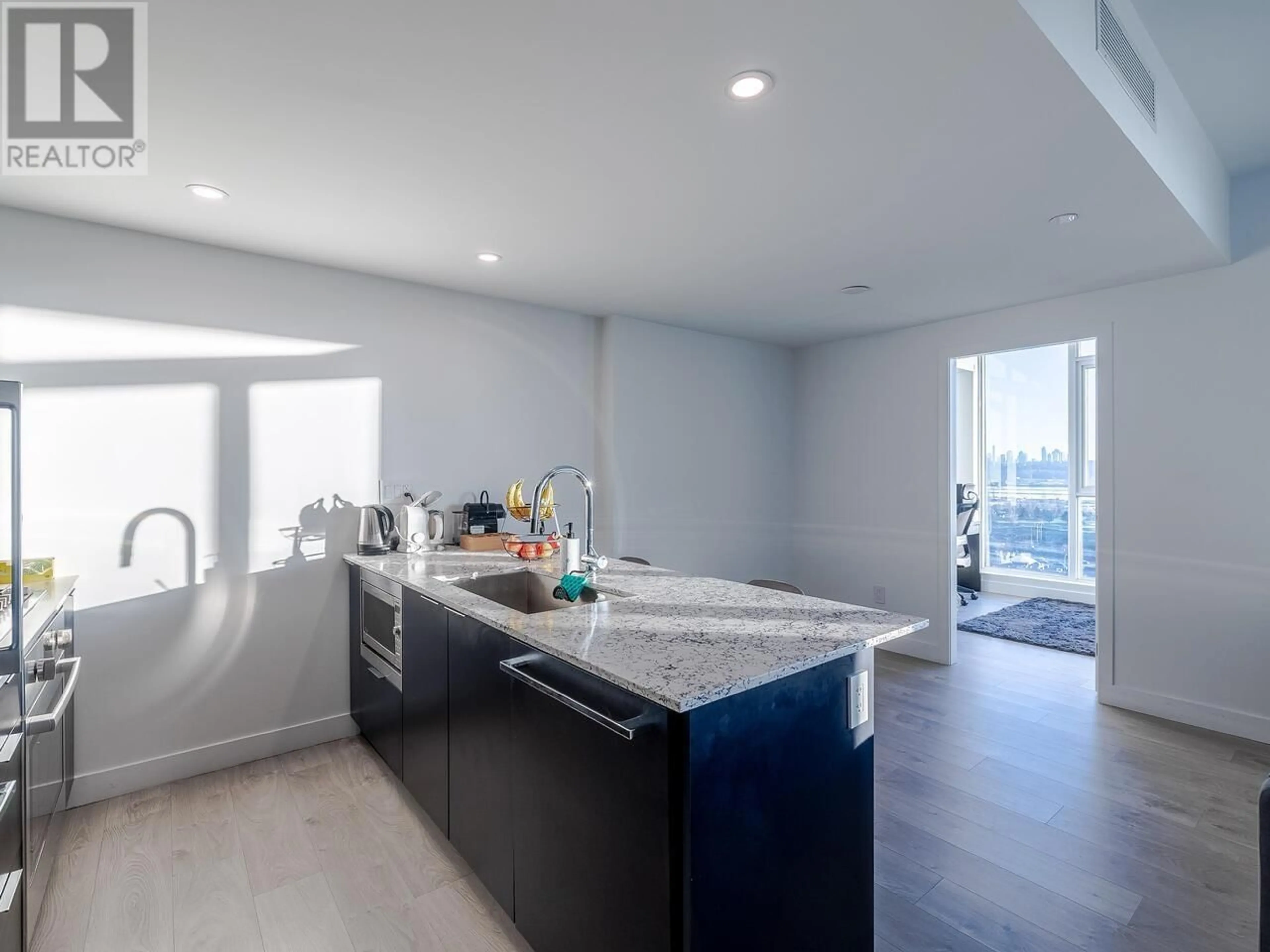 Open concept kitchen, unknown for 901 LOUGHEED HIGHWAY, Coquitlam British Columbia V3K3T3