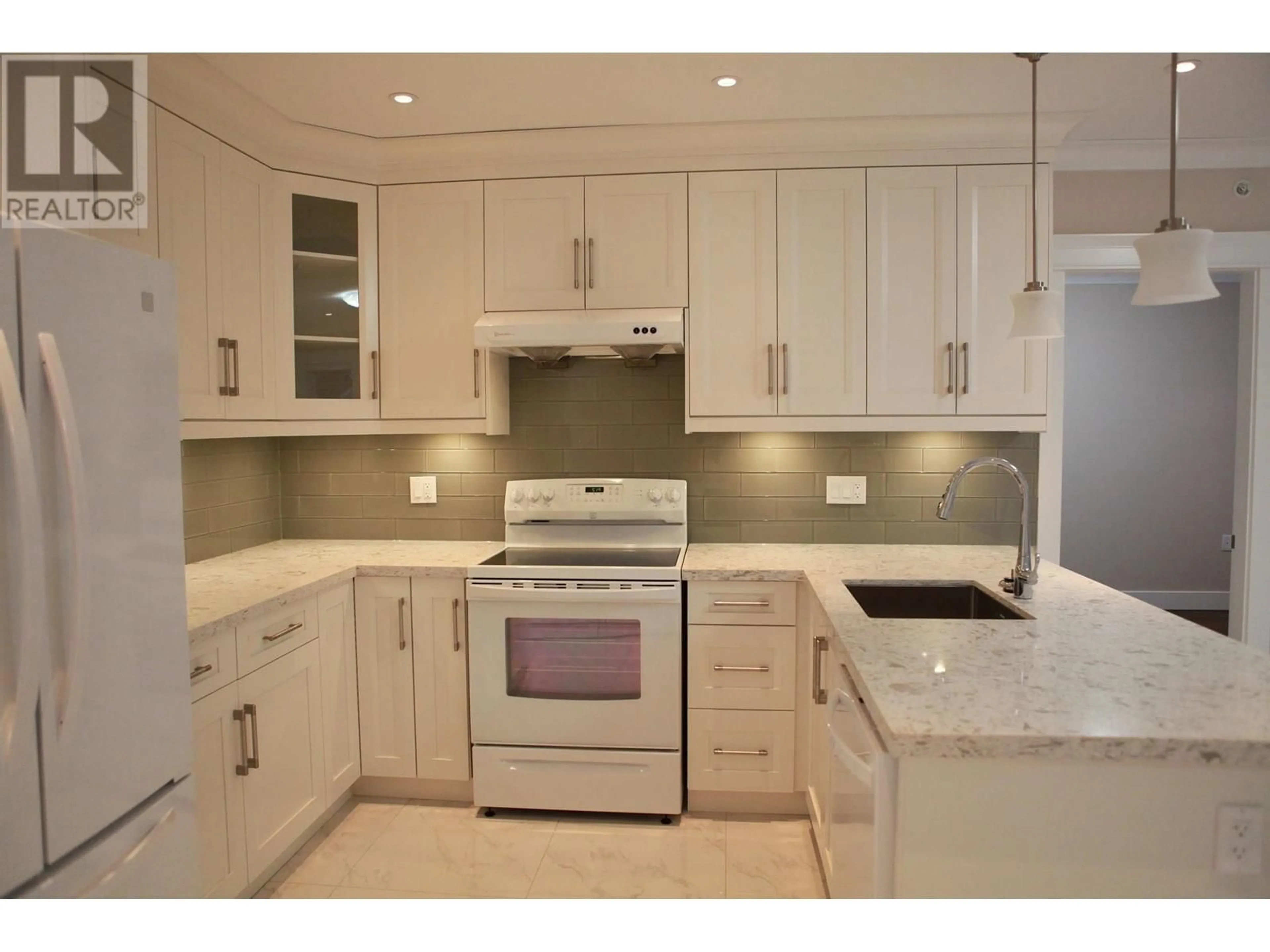 Standard kitchen, ceramic/tile floor for 455 38TH AVENUE, Vancouver British Columbia V5Y2N7