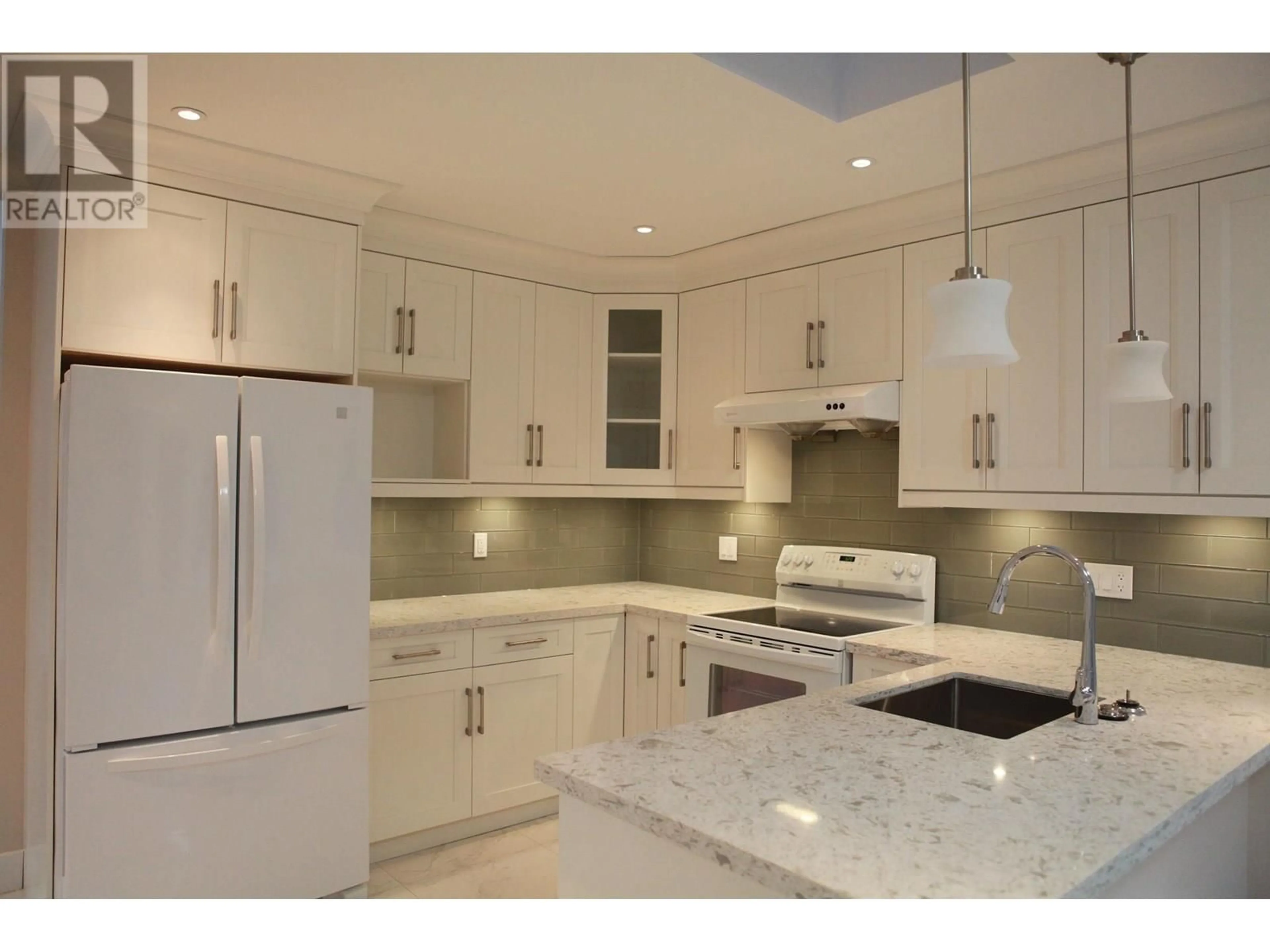 Open concept kitchen, ceramic/tile floor for 455 38TH AVENUE, Vancouver British Columbia V5Y2N7