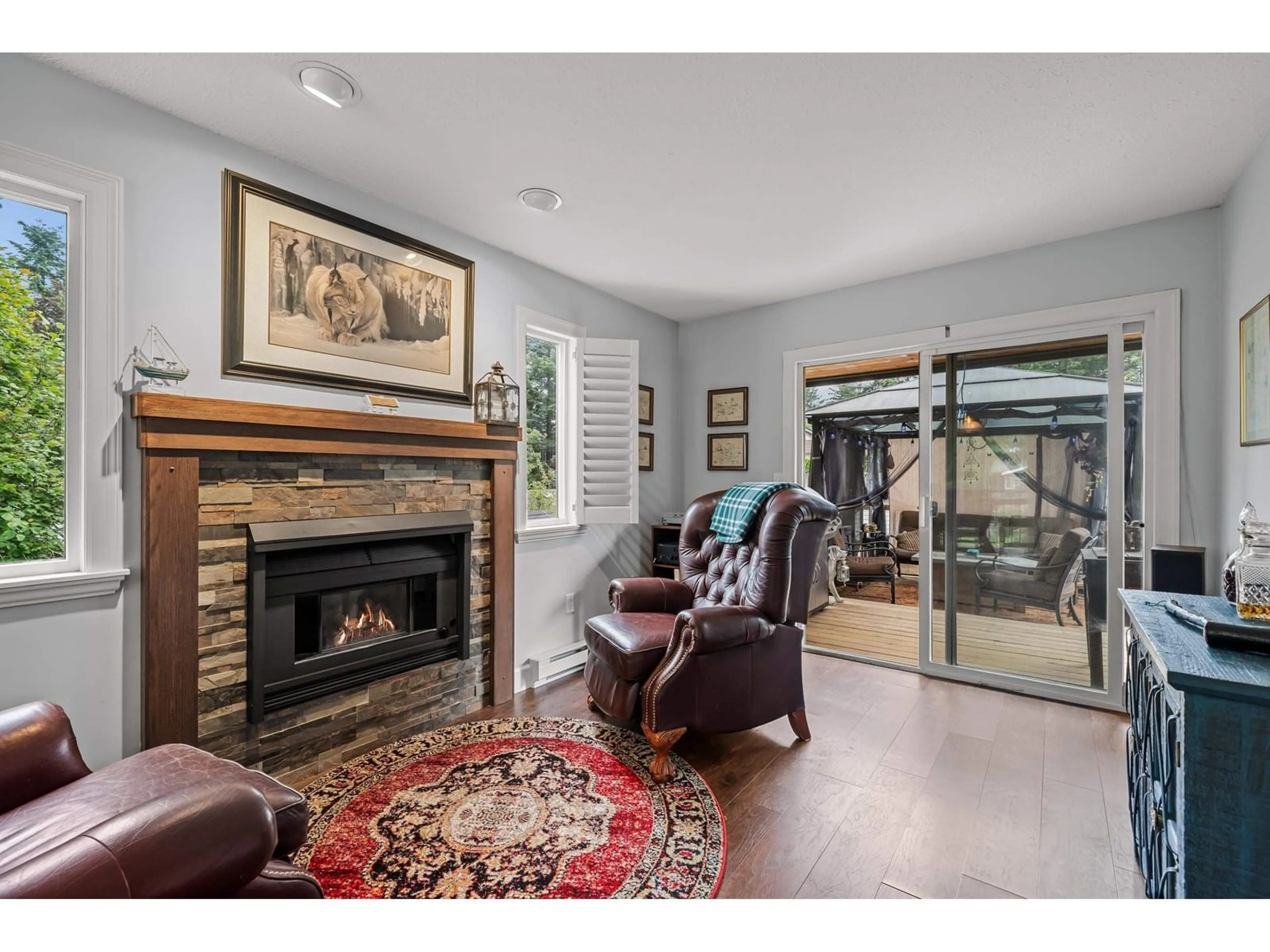 Living room with furniture, wood/laminate floor for 20900 45A, Langley British Columbia V3A3G5