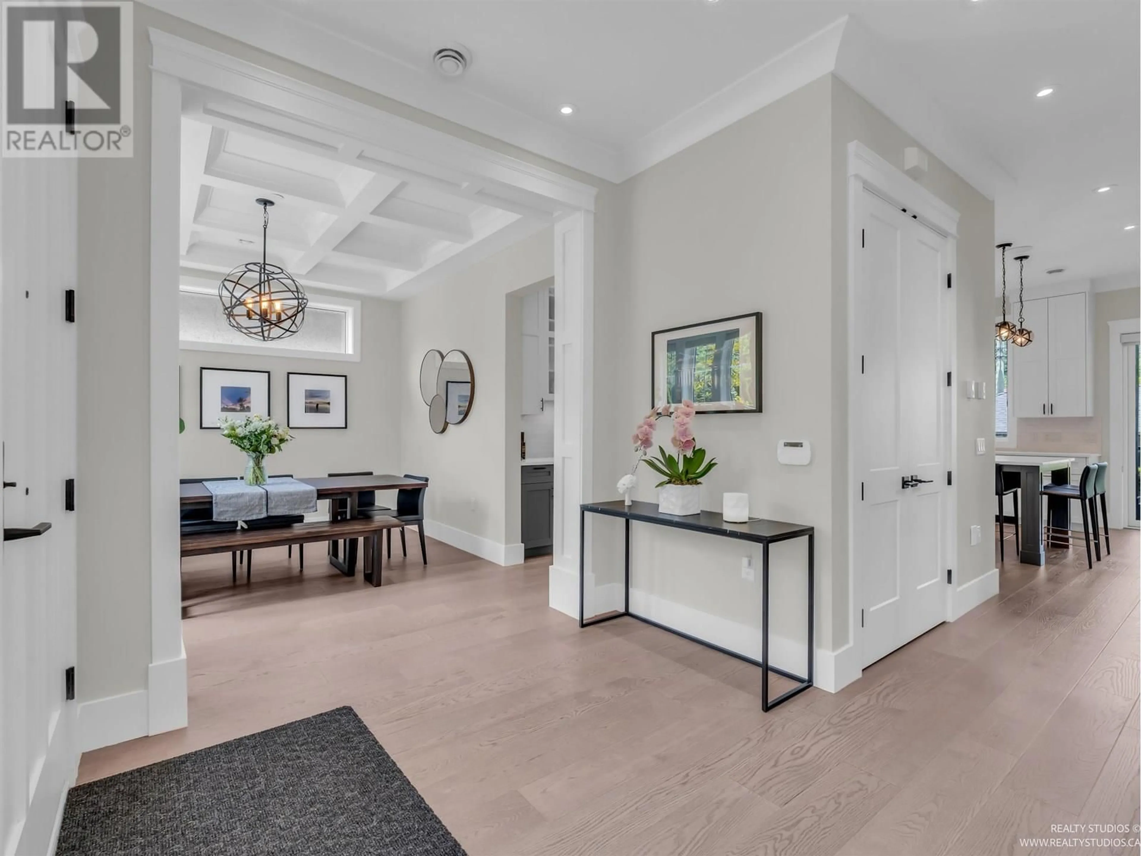 Indoor entryway for 2177 20TH AVENUE, Vancouver British Columbia V5N2L5