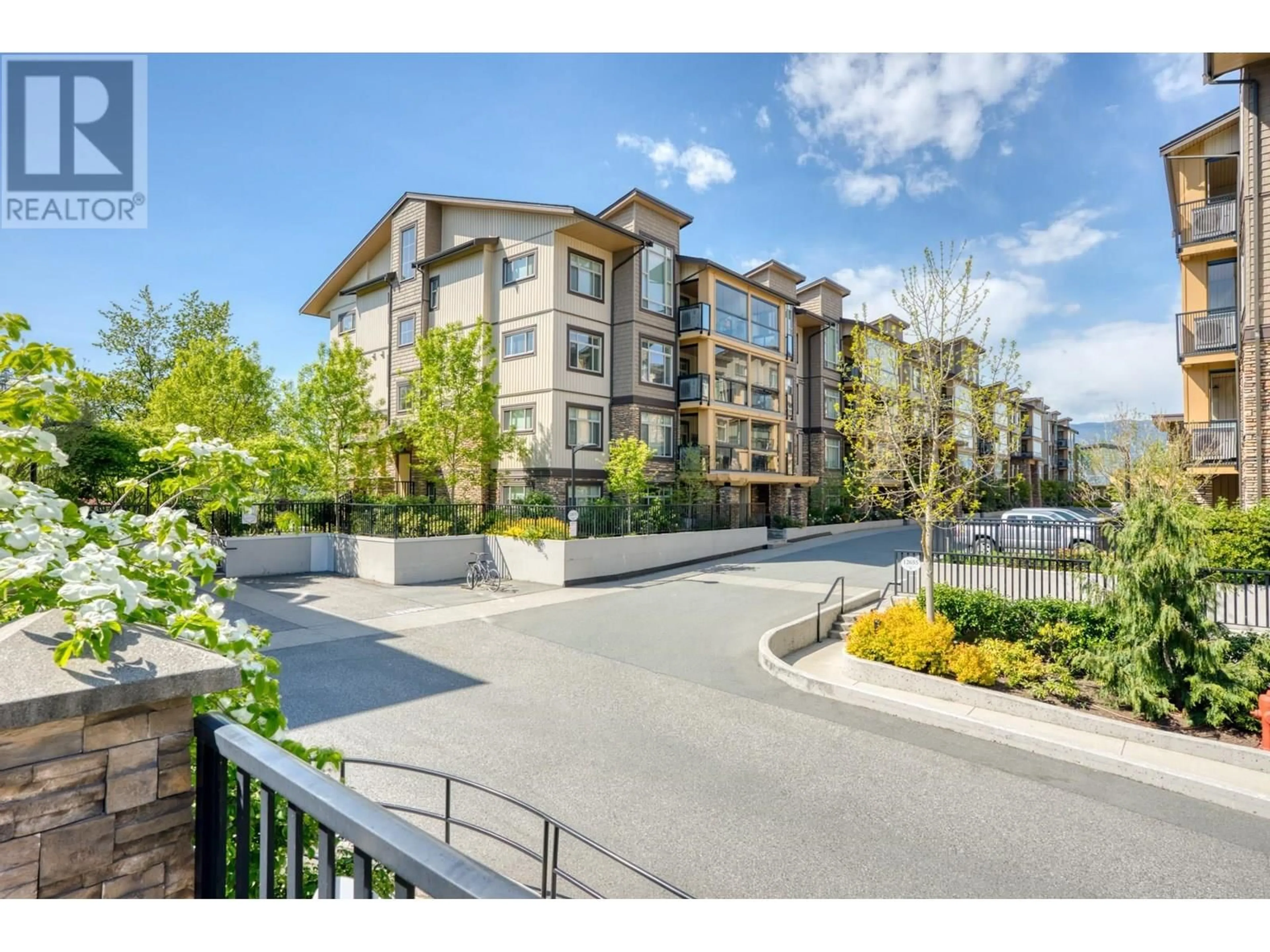 Patio, street for 419 - 12635 190A STREET, Pitt Meadows British Columbia V3Y0E8