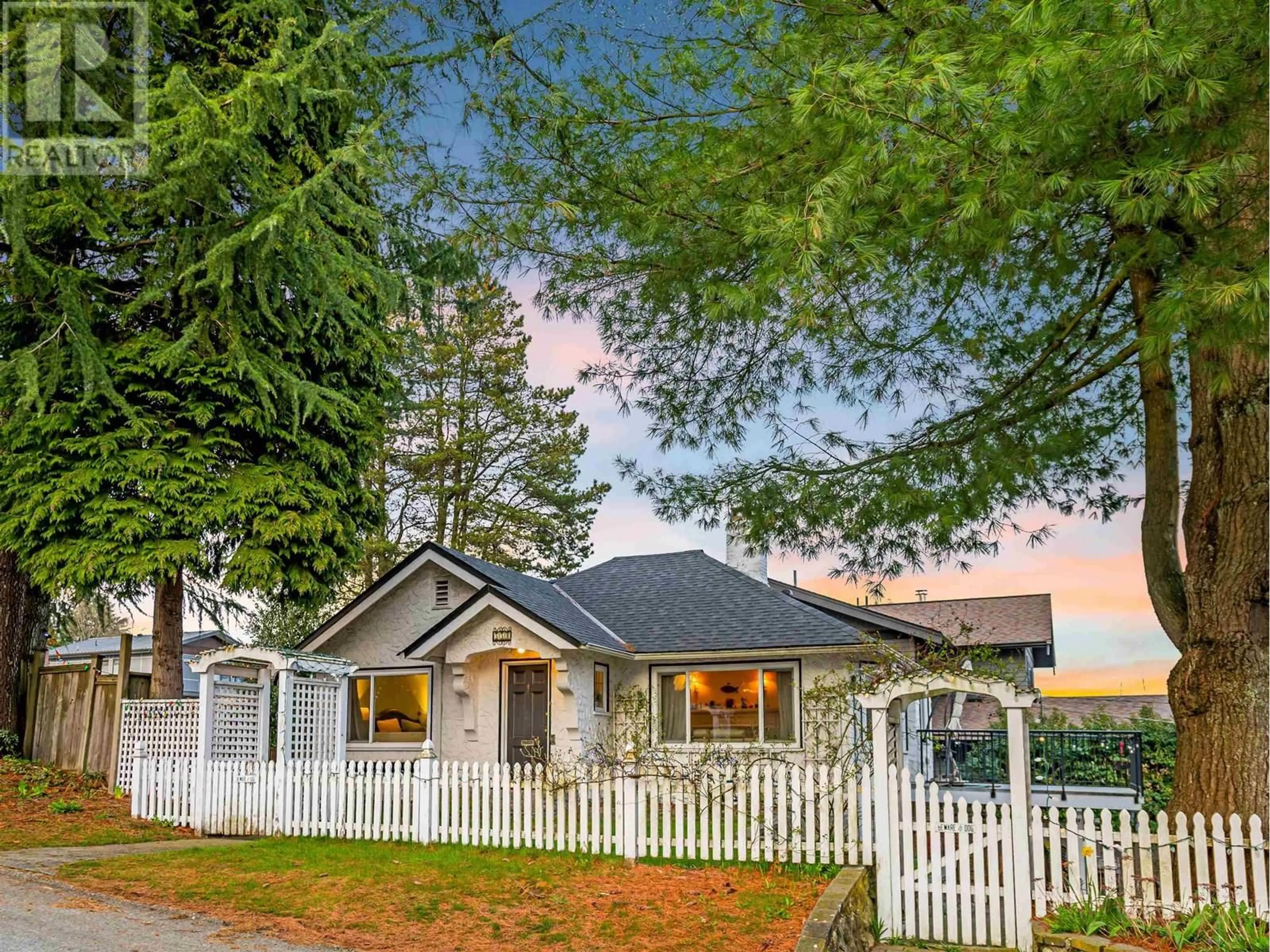 Unknown for 550 SUTHERLAND AVENUE, North Vancouver British Columbia V7L3Z3