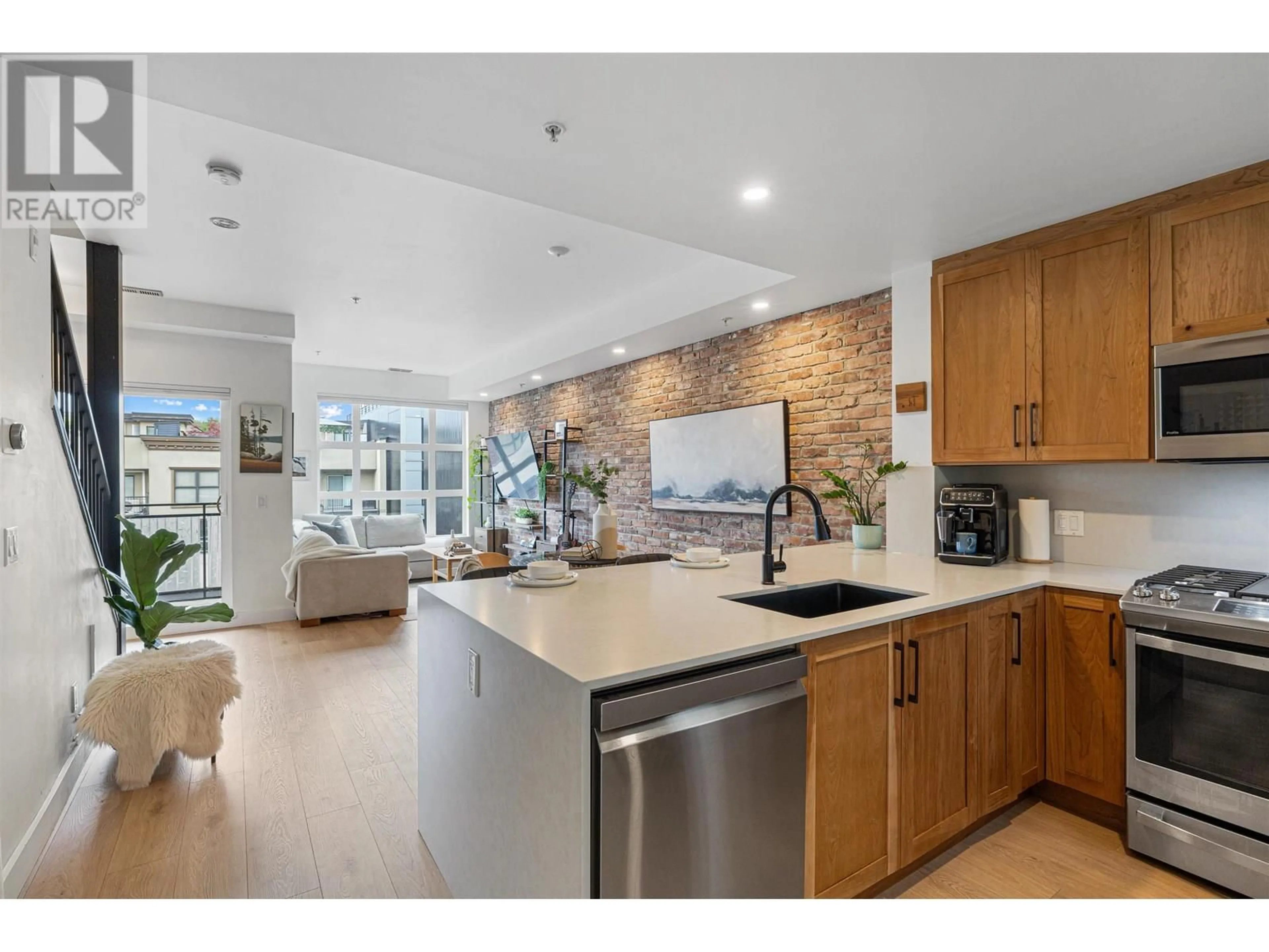 Open concept kitchen, ceramic/tile floor for 323 - 95 MOODY STREET, Port Moody British Columbia V3H0H2