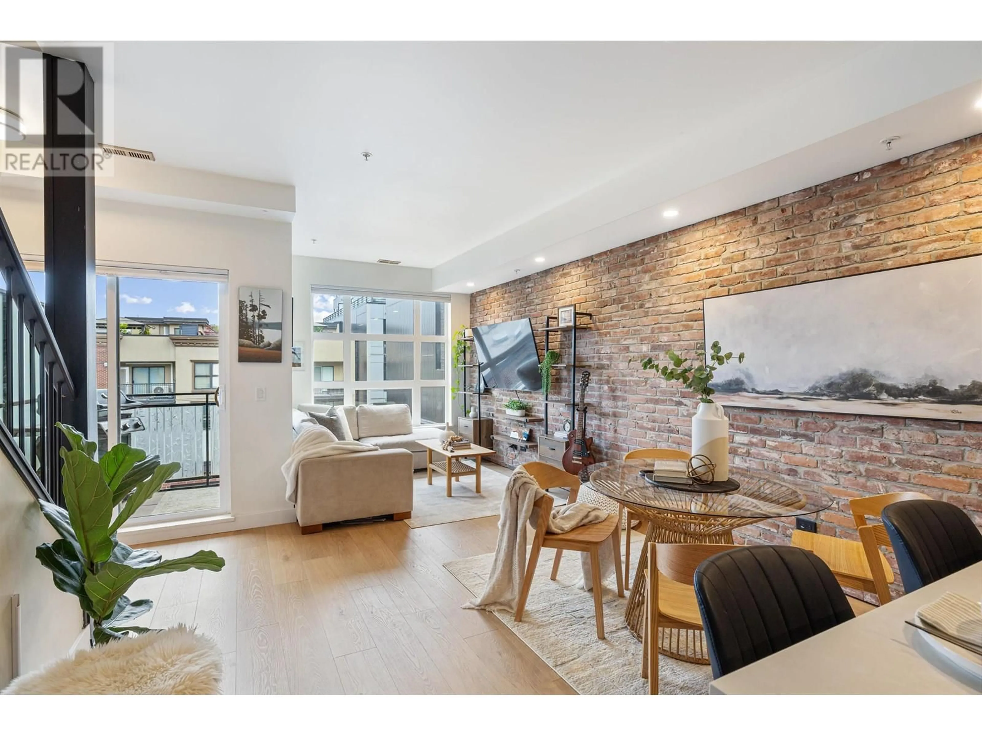 Living room with furniture, unknown for 323 - 95 MOODY STREET, Port Moody British Columbia V3H0H2