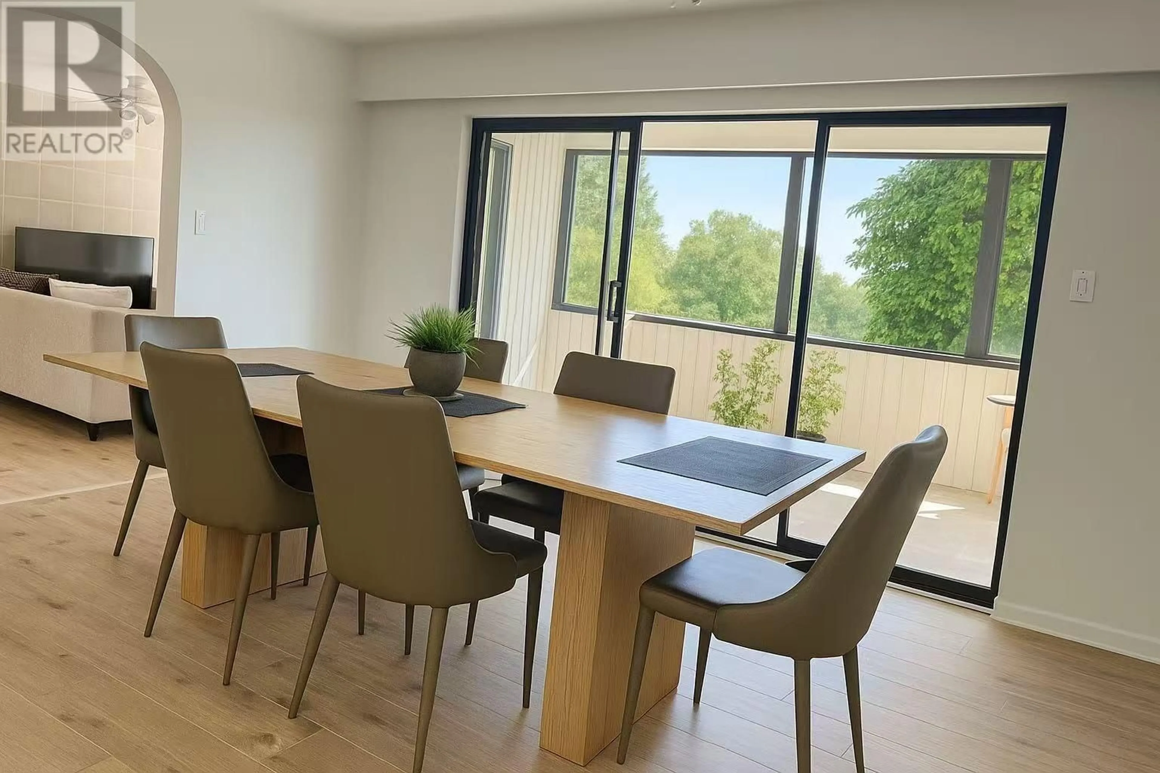 Dining room, wood/laminate floor for 2364 MARINE DRIVE, West Vancouver British Columbia V7V1K8