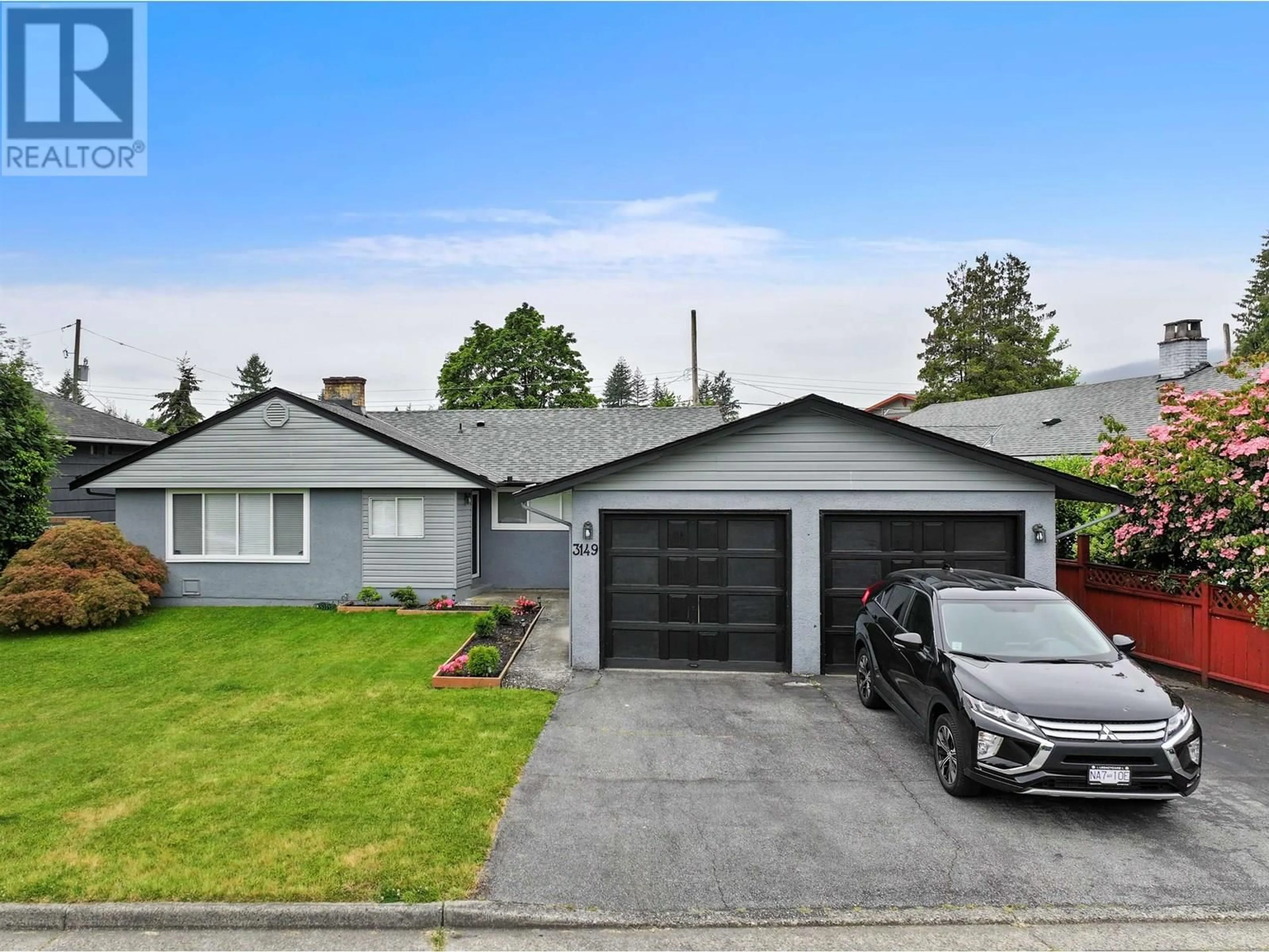 Home with vinyl exterior material, street for 3149 BEVERLEY CRESCENT, North Vancouver British Columbia V7R2W4