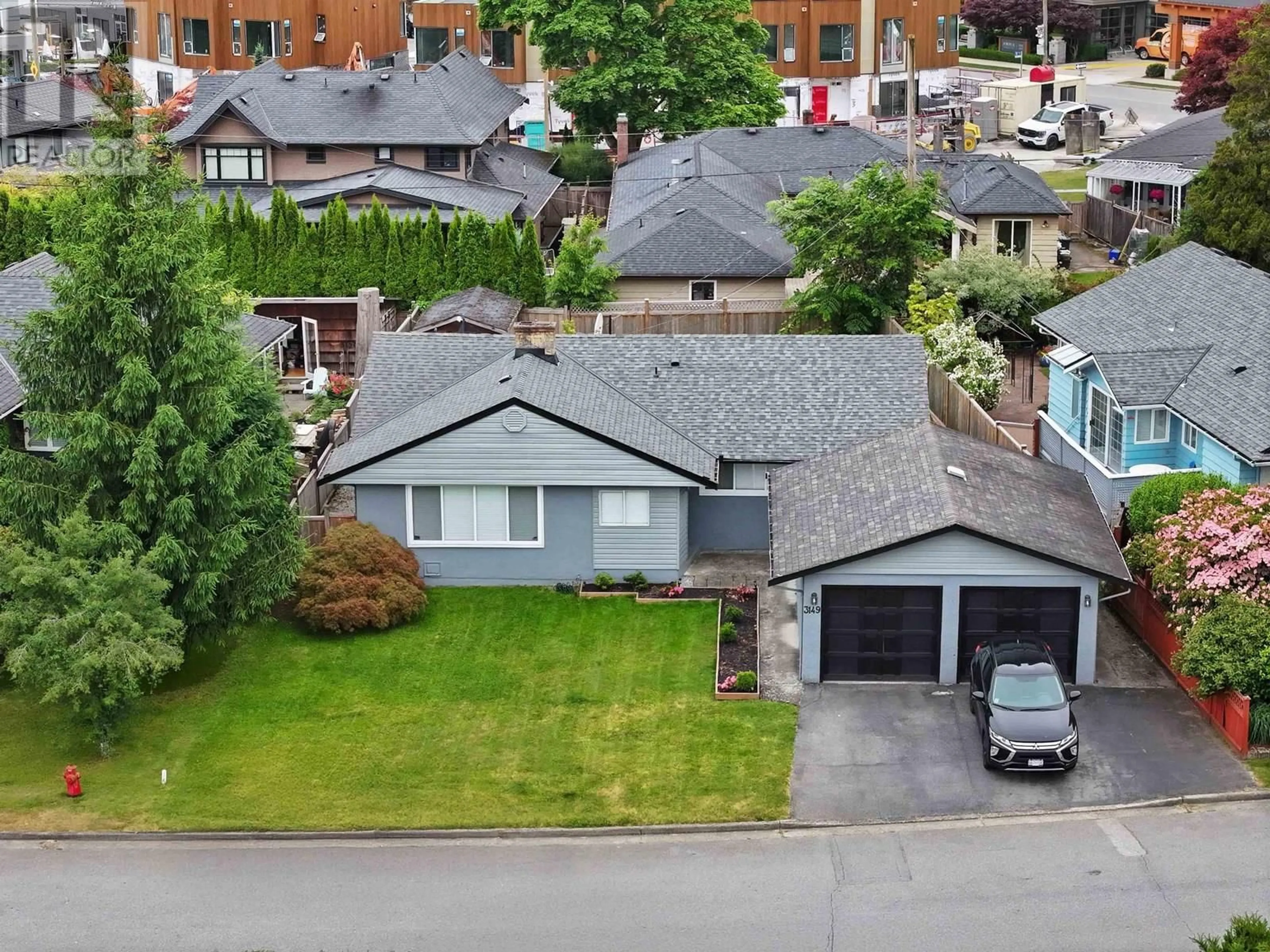 A pic from outside/outdoor area/front of a property/back of a property/a pic from drone, street for 3149 BEVERLEY CRESCENT, North Vancouver British Columbia V7R2W4