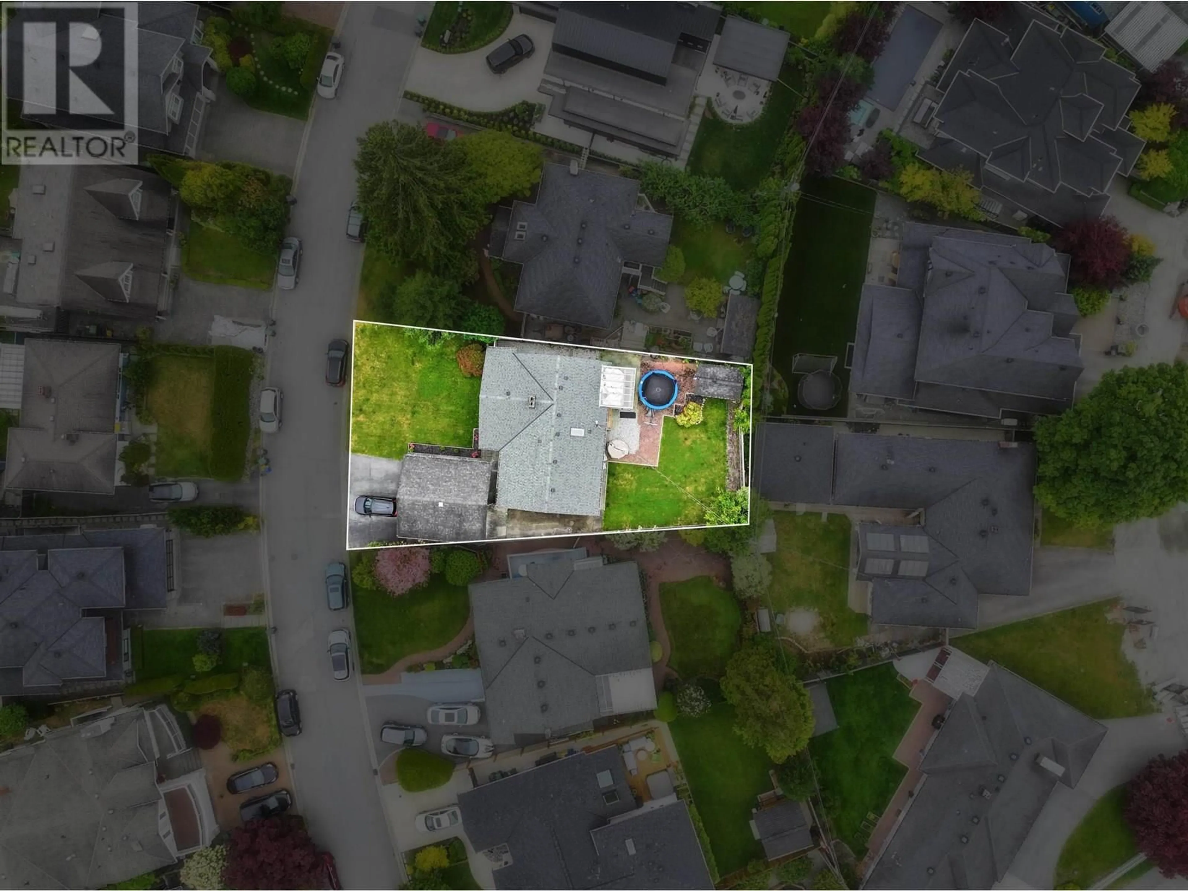 A pic from outside/outdoor area/front of a property/back of a property/a pic from drone, street for 3149 BEVERLEY CRESCENT, North Vancouver British Columbia V7R2W4