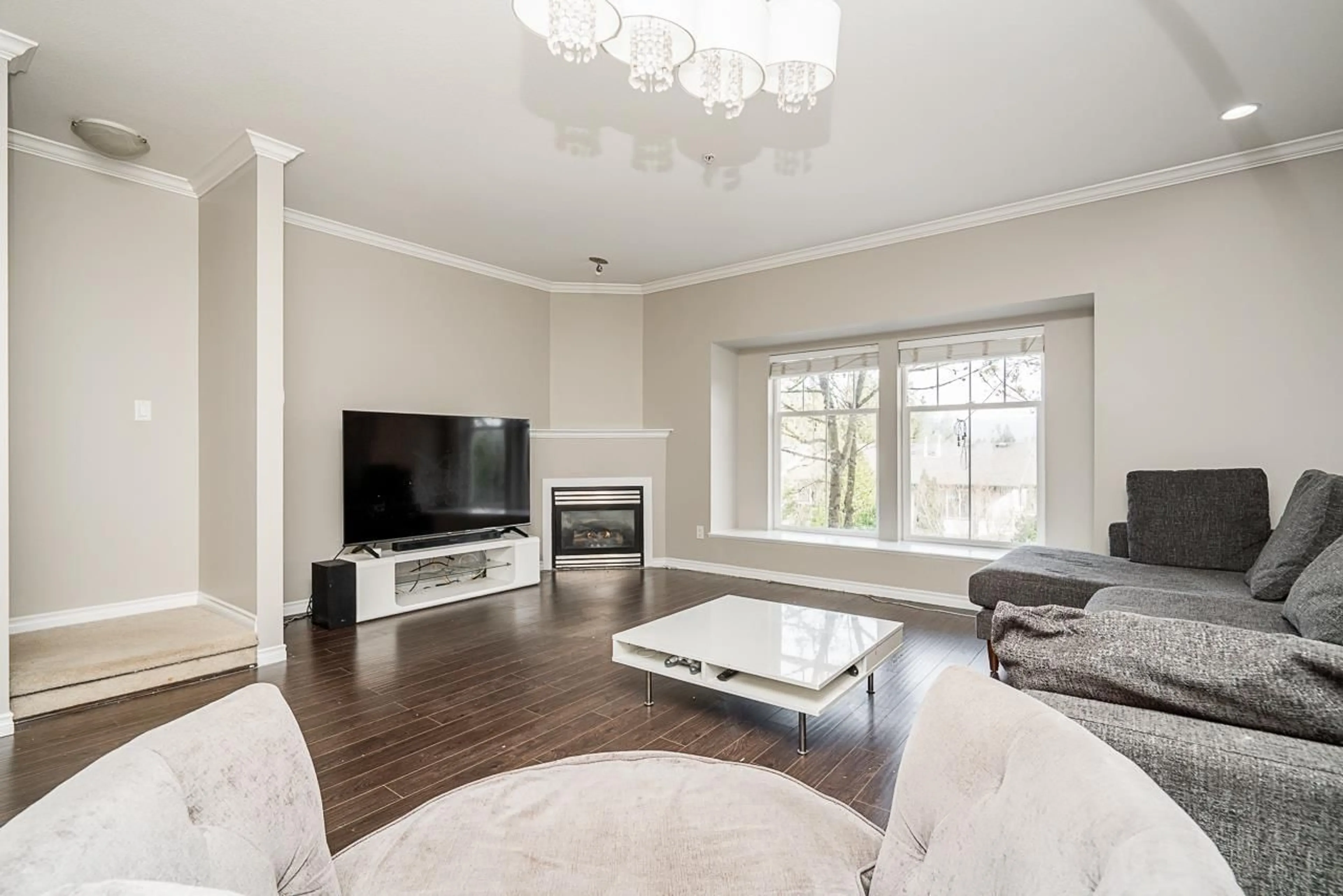 Living room with furniture, unknown for 30 - 21535 88, Langley British Columbia V1M4E5