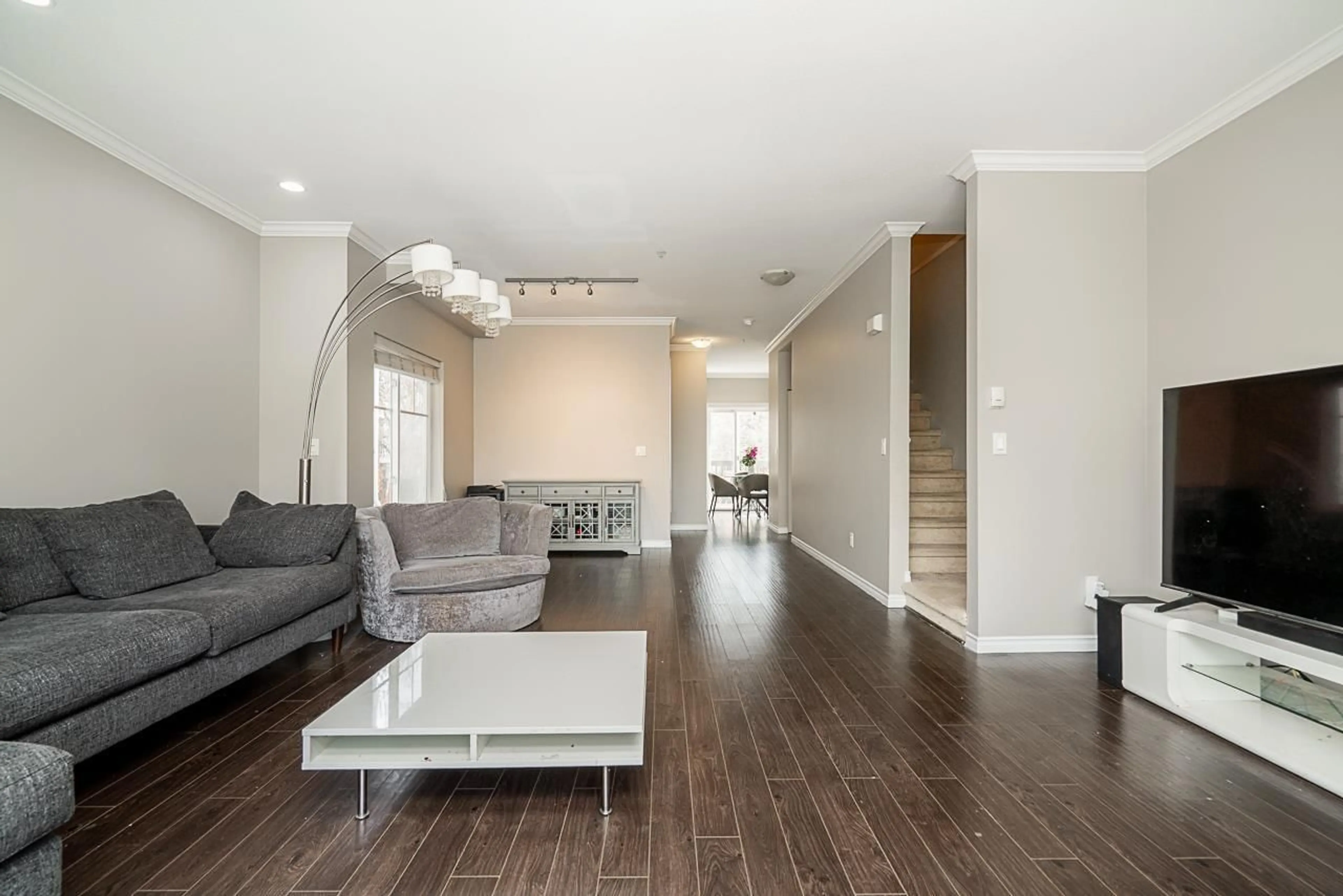 Living room with furniture, unknown for 30 - 21535 88, Langley British Columbia V1M4E5