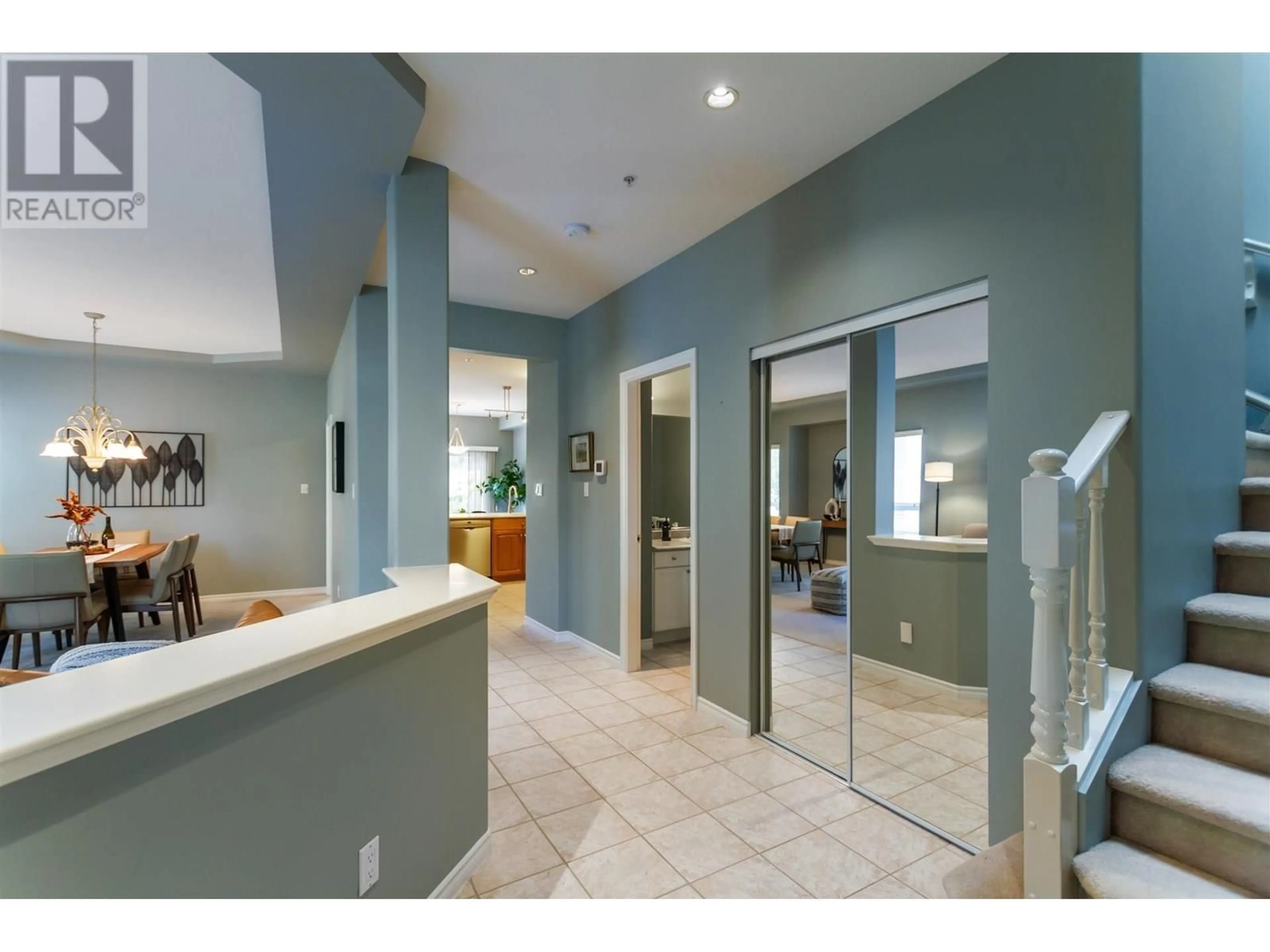 Indoor foyer for 4 - 998 RIVERSIDE DRIVE, Port Coquitlam British Columbia V3B7Y4